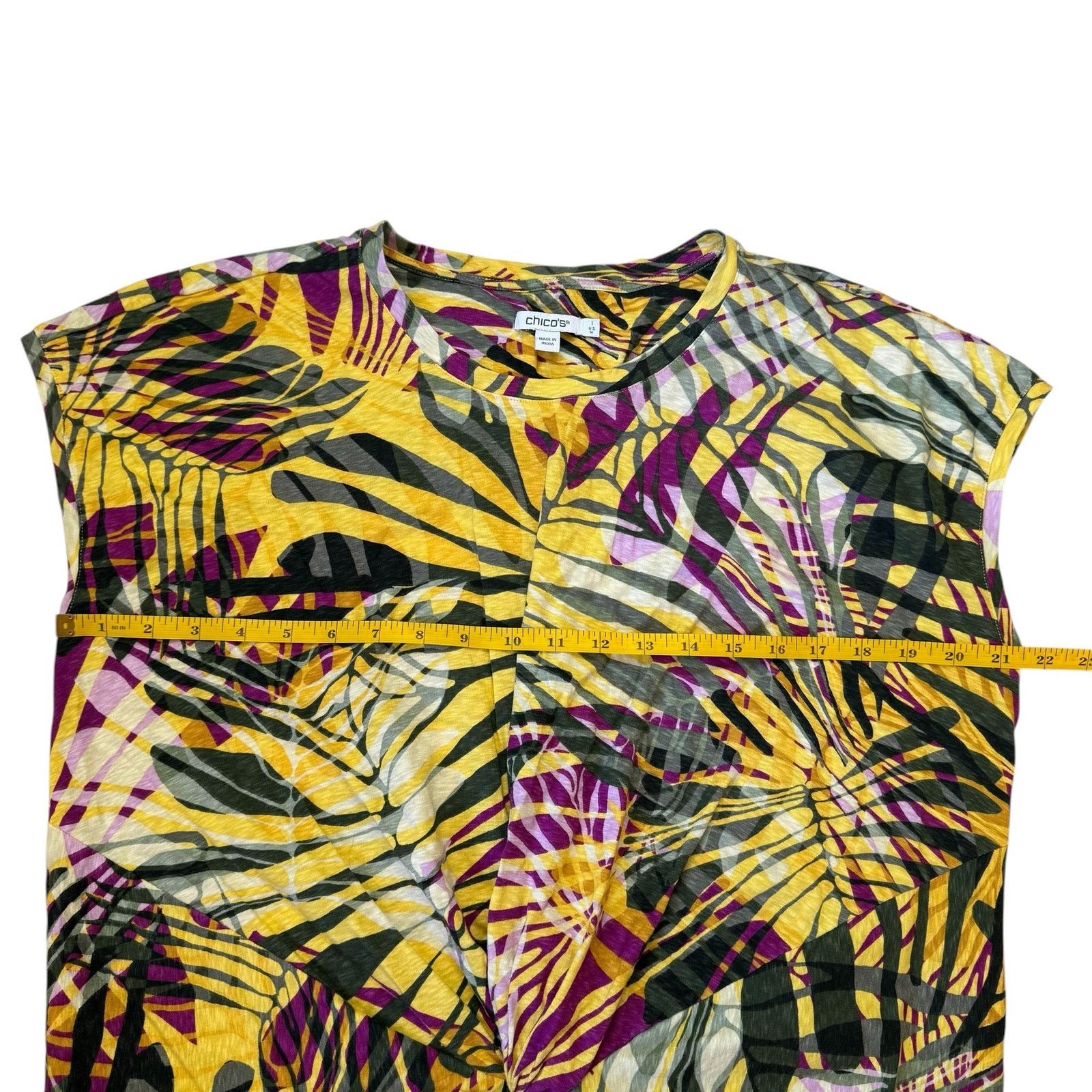 Chicos CHICOS Tropical Leaf Print Knot Front Tee Size Medium (1) Size M / US 6-8 / IT 42-44 - 8 Thumbnail