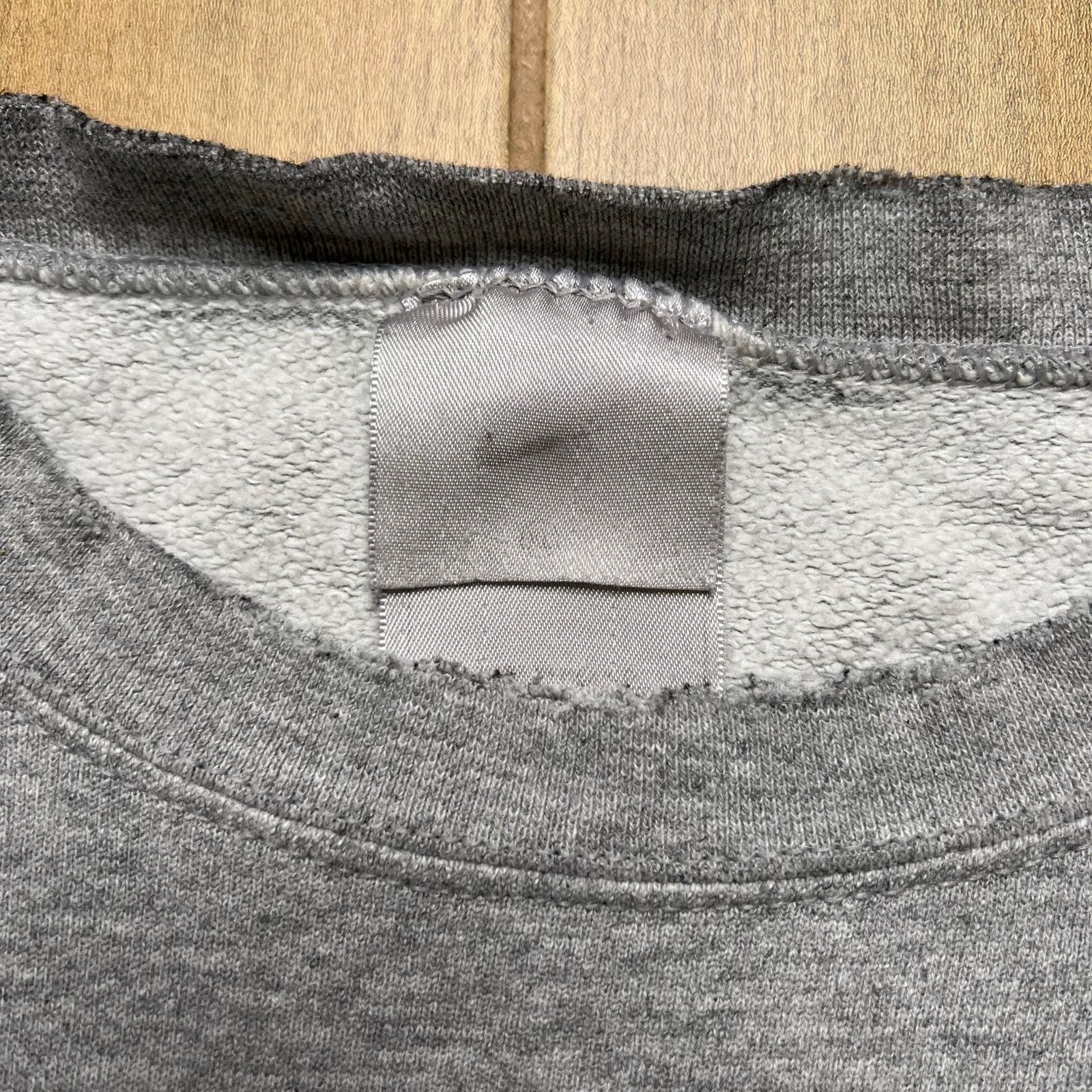 Nike Vintage Nike Crewneck Sweatshirt Swoosh Men Sz XL Distress Size US XL / EU 56 / 4 - 3 Thumbnail
