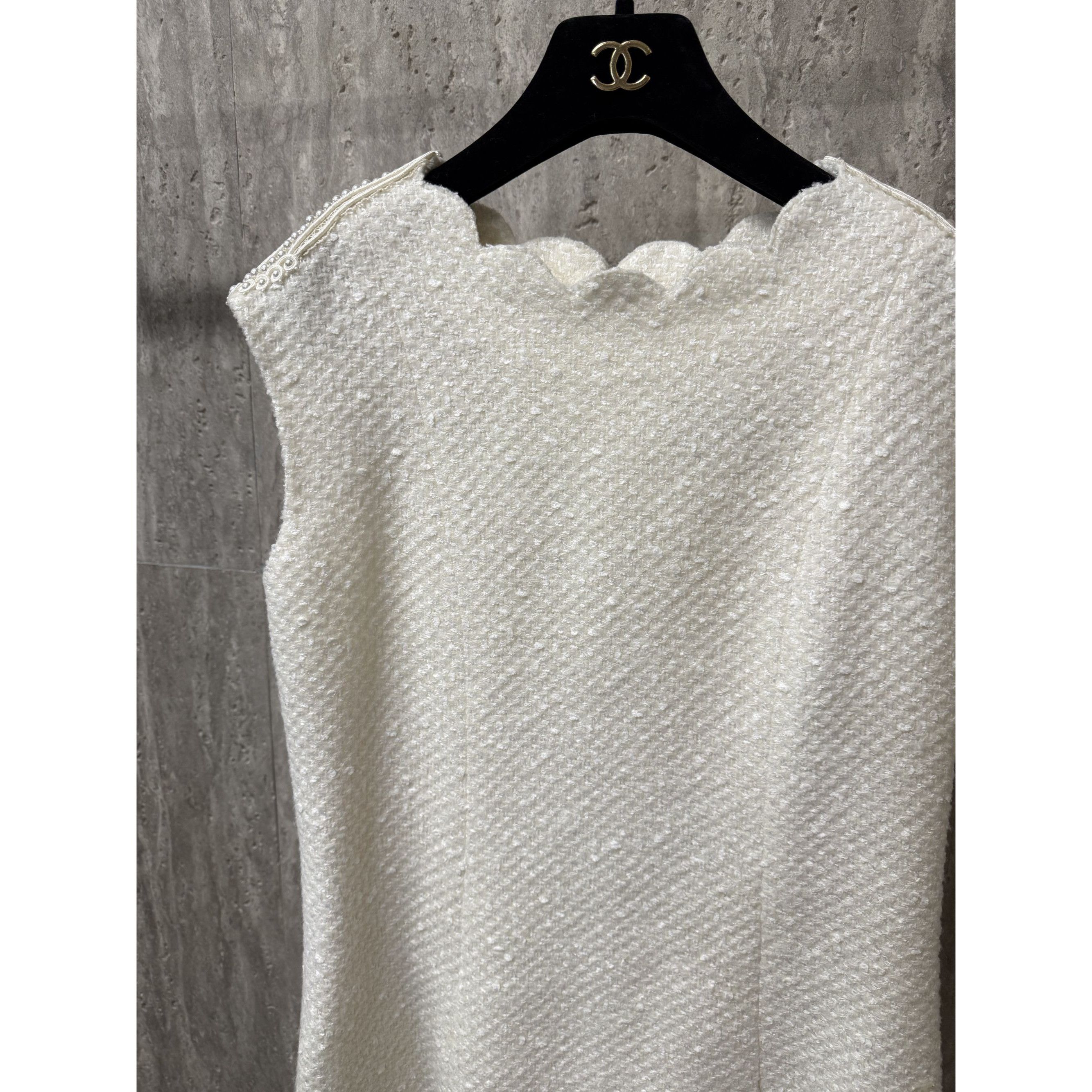 Chanel Chanel White Tweed Scalloped Sleeveless Dress Size 40 Made I Size S / US 4 / IT 40 - 11 Thumbnail