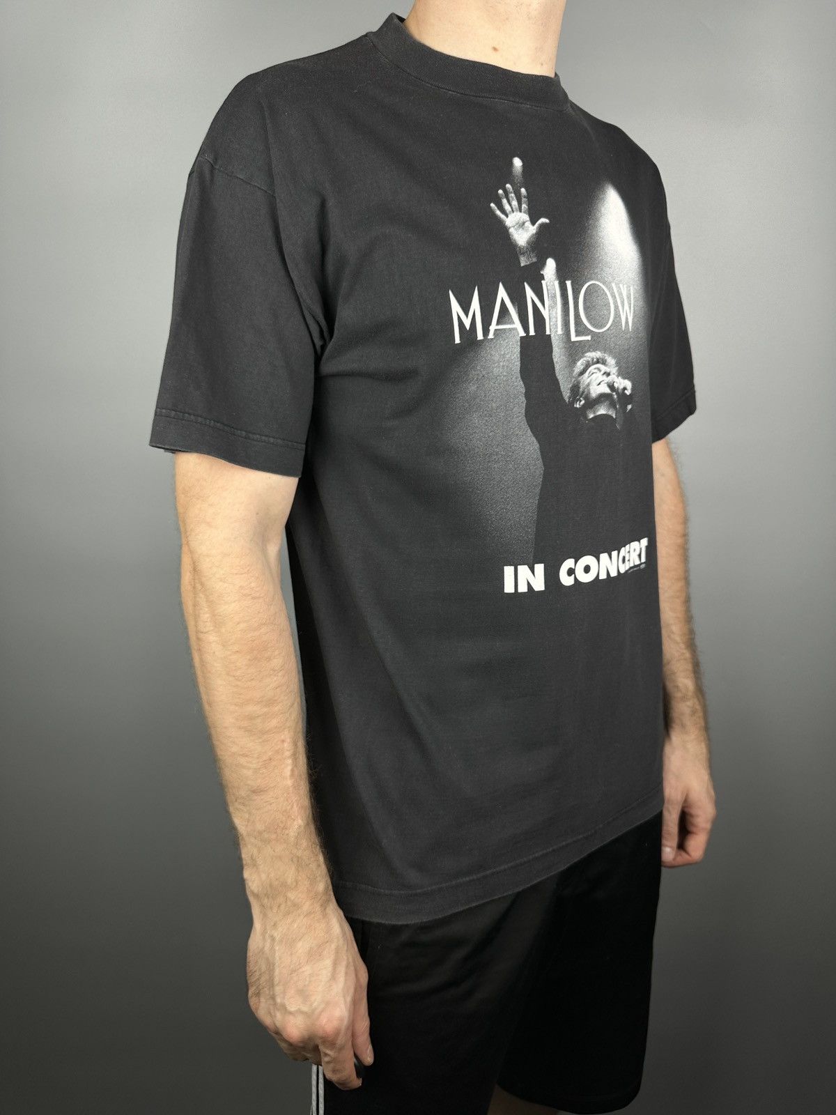 Vintage 90s Vintage Barry Manilow In Concert Tour T Shirt Tee Size US L / EU 52-54 / 3 - 14 Thumbnail