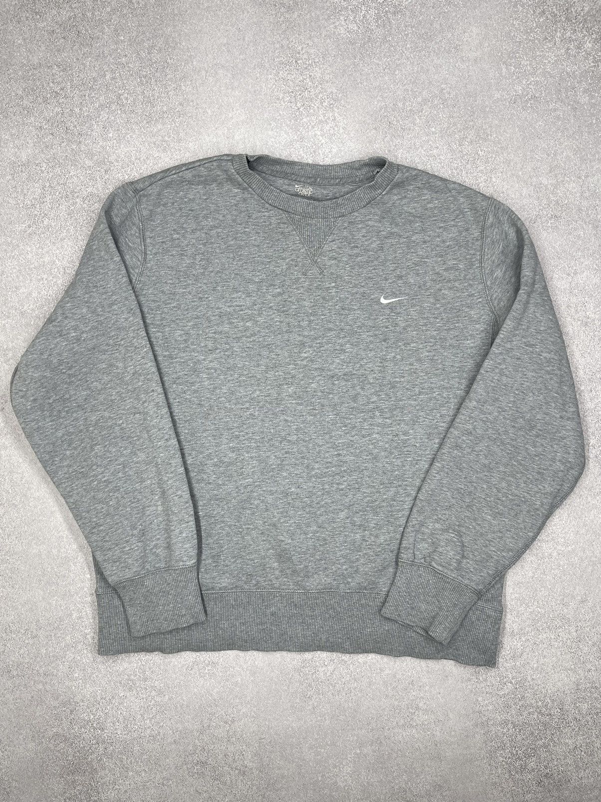 Nike × Nike ACG × Vintage Vintage Nike Basic Grey Crewneck Sweatshirt Small Logo Y2K Size US L / EU 52-54 / 3 - 2 Thumbnail