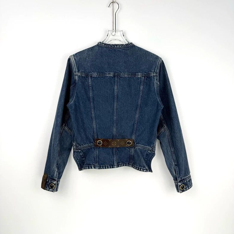 Louis Vuitton Louis Vuitton Washed blue presbyopic leather label irregula Size XS / US 0-2 / IT 36-38 - 3 Thumbnail