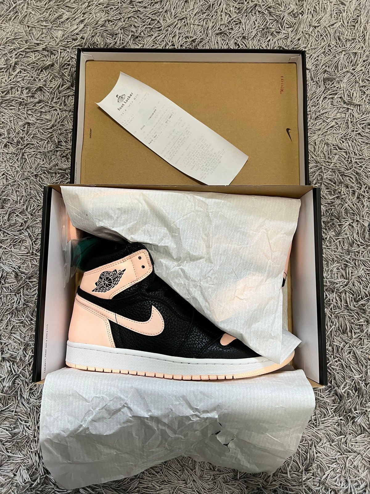 Nike Jordan 1 Retro High Black Crimson Tint Size US 9 / EU 42 - 13 Thumbnail