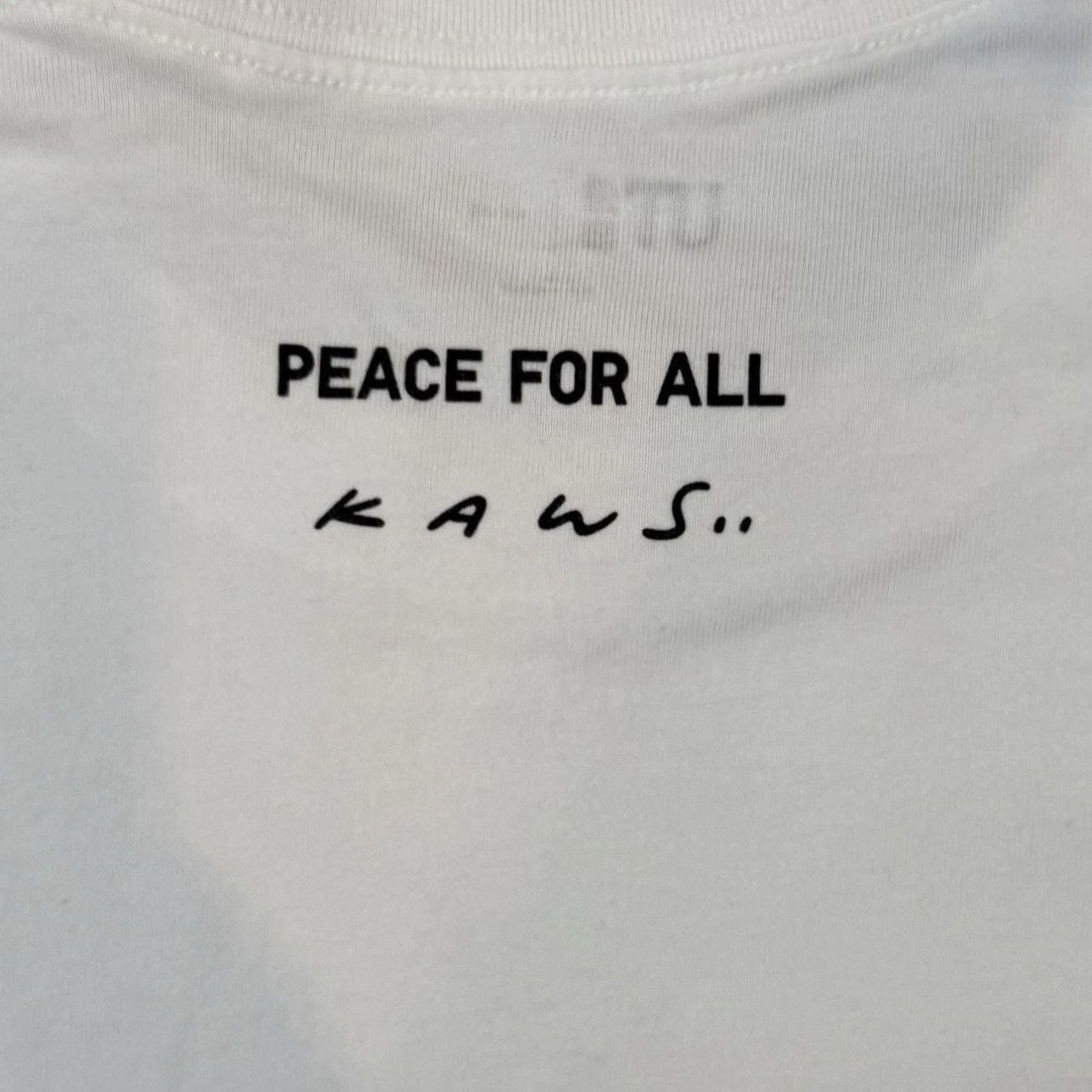 Uniqlo Uniqlo KAWS Hands Earth Peace for All White Shirt Large Size US XL / EU 56 / 4 - 4 Thumbnail