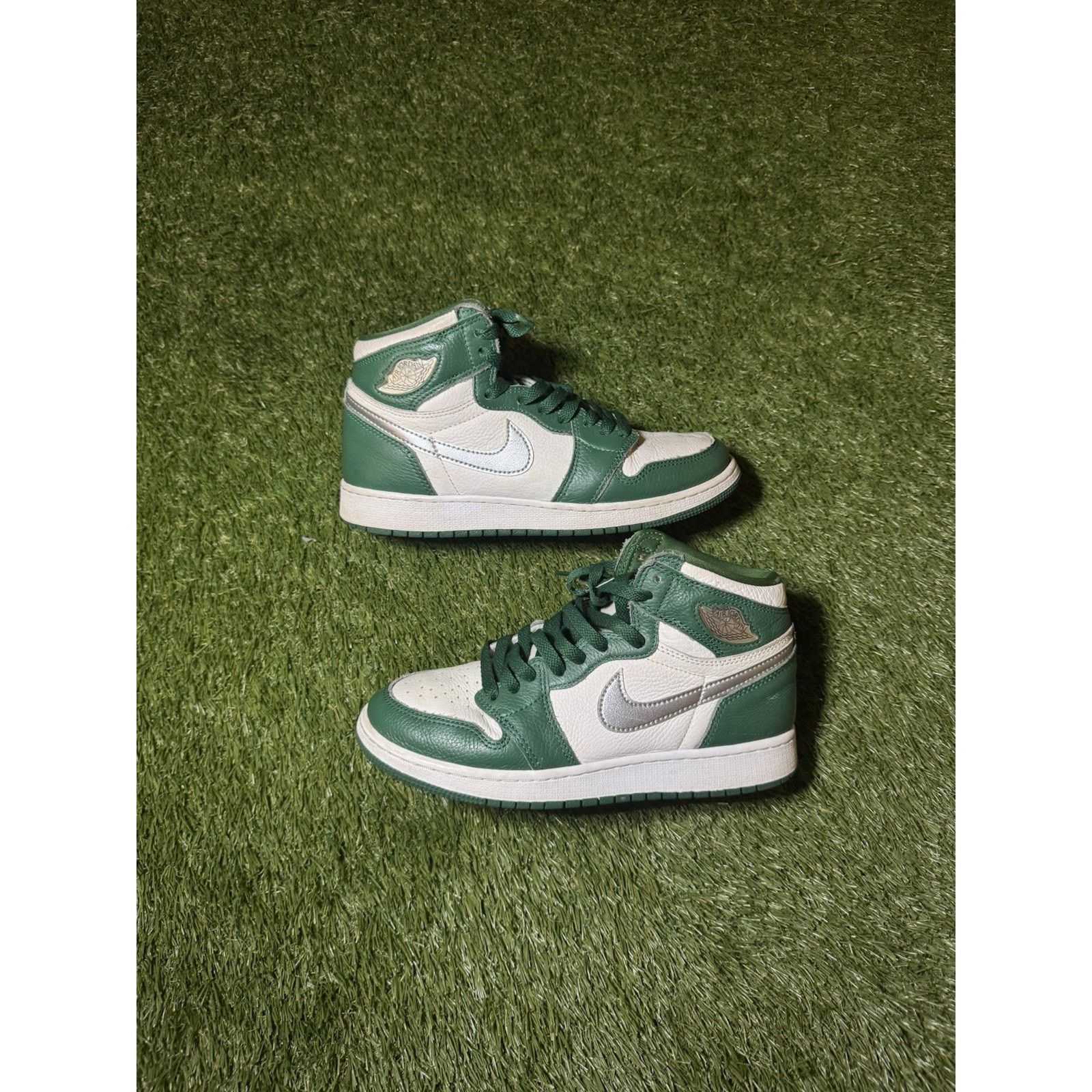 Jordan Brand Jordan 1 Retro OG High Gorge Green Size 7y / 8.5 Women’s Size US 7 / EU 40 - 1 Thumbnail