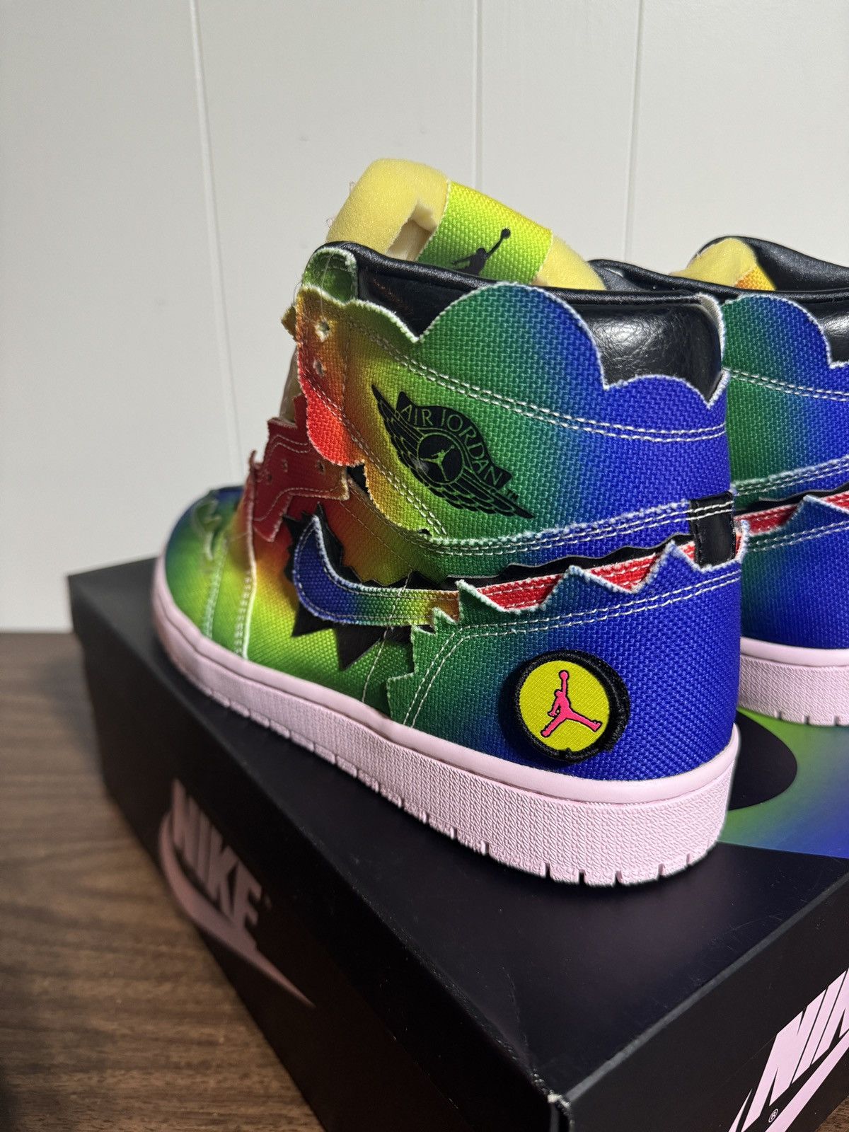 Jordan Brand Air Jordan 1 Retro OG High x J Balvin Tie Dye Multicolor Size US 10.5 / EU 43-44 - 7 Thumbnail