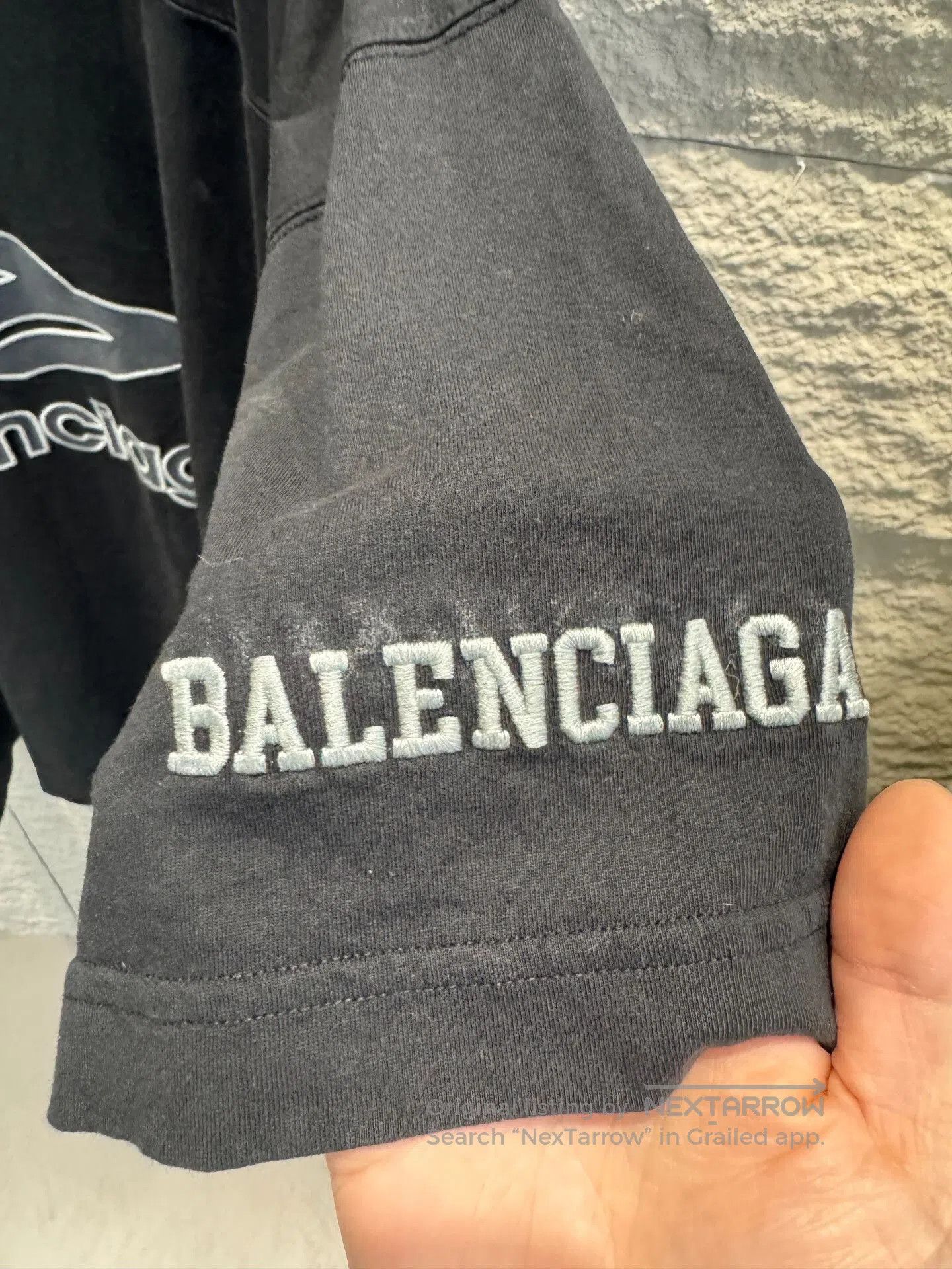 Balenciaga Balenciaga 3B V-Neck Short-Sleeve T-Shirt. Size US XL / EU 56 / 4 - 3 Thumbnail