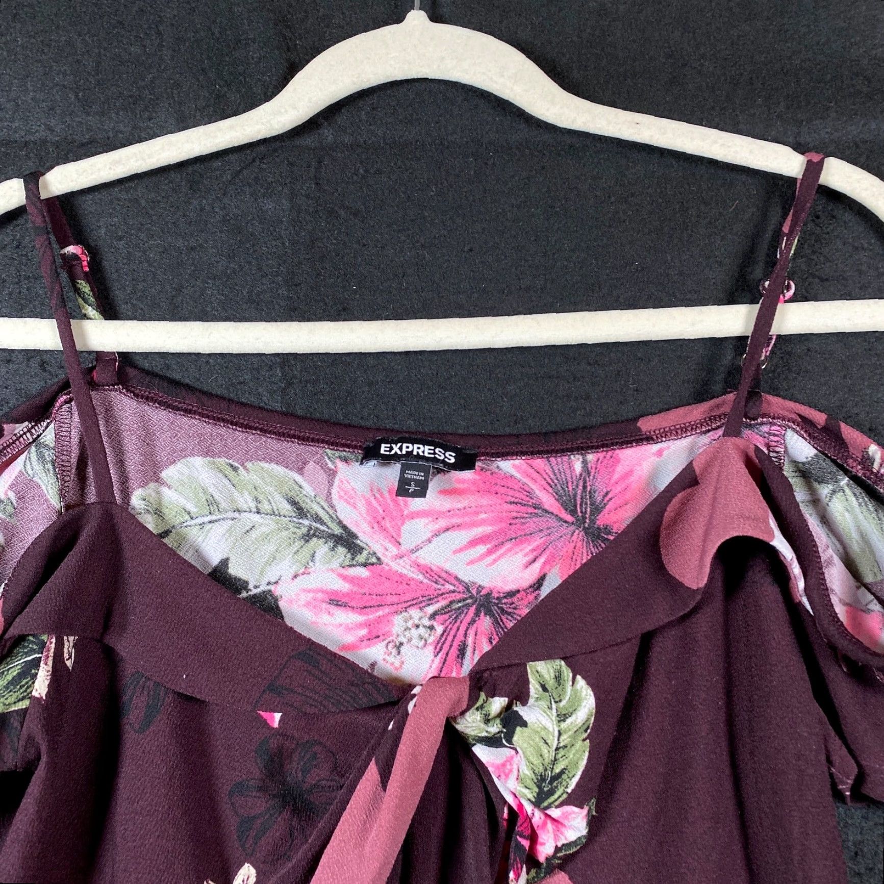 Express Express Blouse Womens Purple Multi Floral V Neck Cold Shoulder Crop Top S Size S / US 4 / IT 40 - 2 Thumbnail