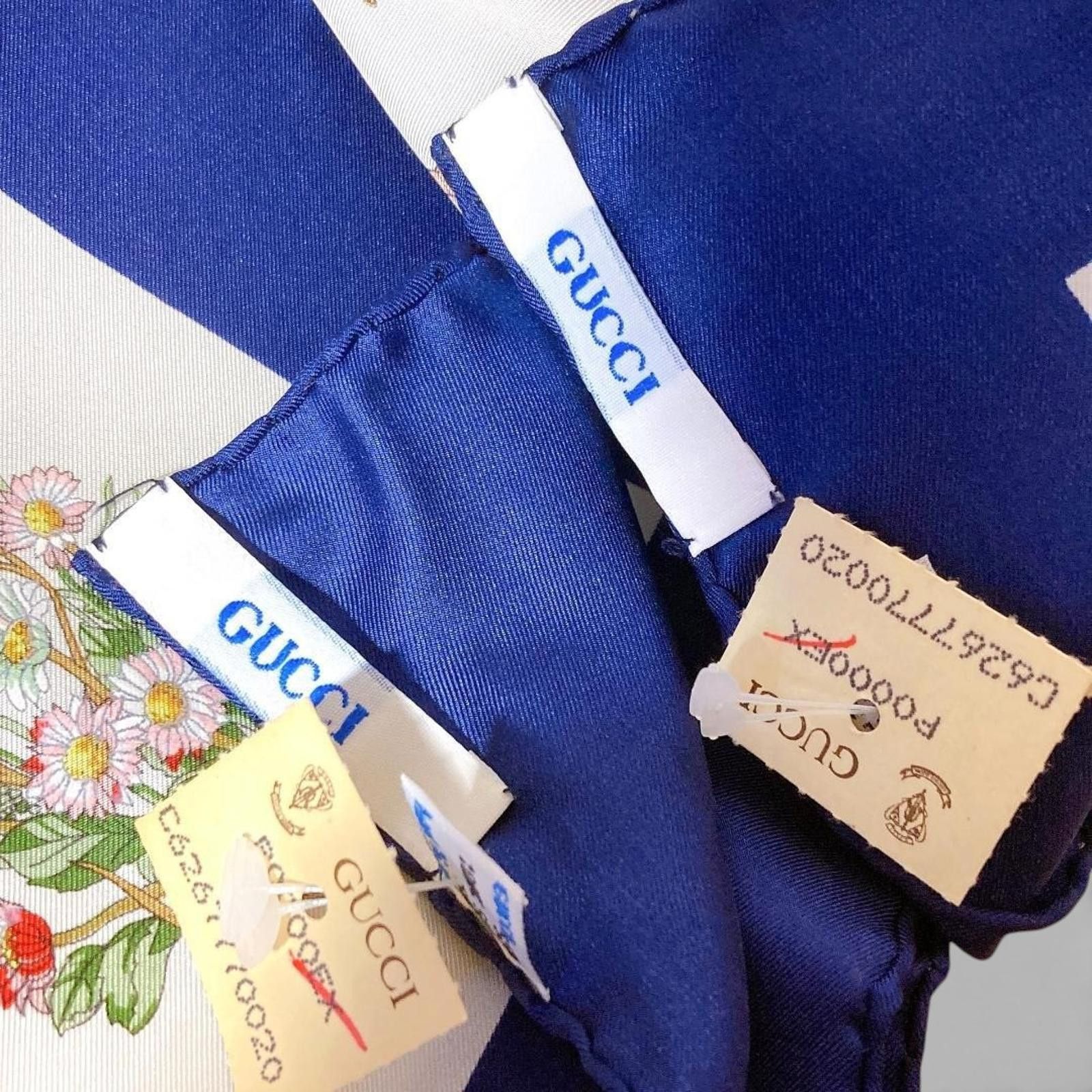 Gucci Gucci - Floral Patterned Silk Scarf with Blue Border Size ONE SIZE - 7 Thumbnail