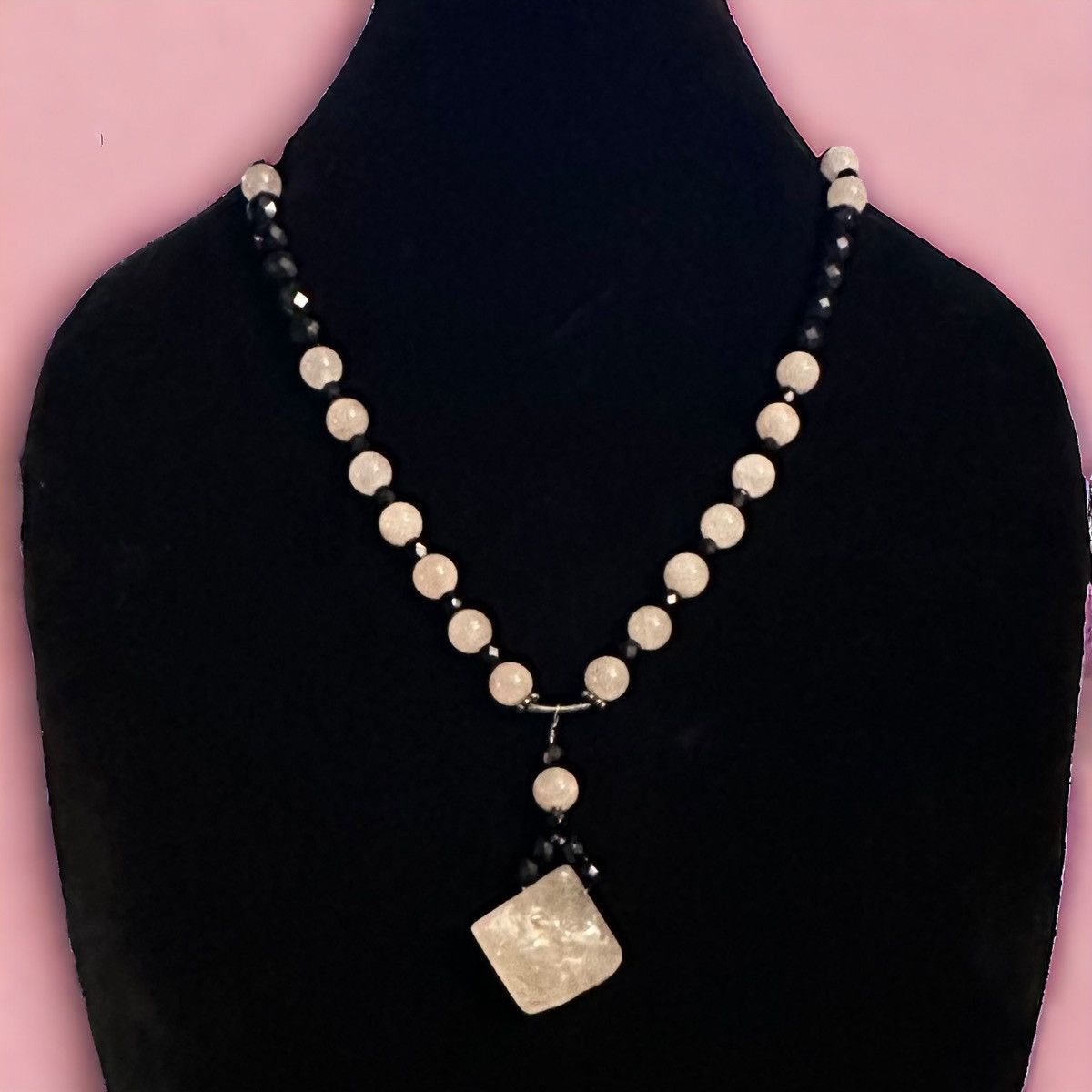 Vintage Vintage rose quartz beaded pendant necklace Size ONE SIZE - 1 Thumbnail