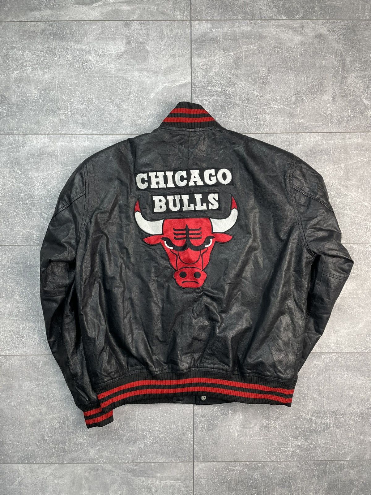 NBA × Vintage Chicago Bulls Vintage Leather Bomber Jacket Size US L / EU 52-54 / 3 - 1 Thumbnail