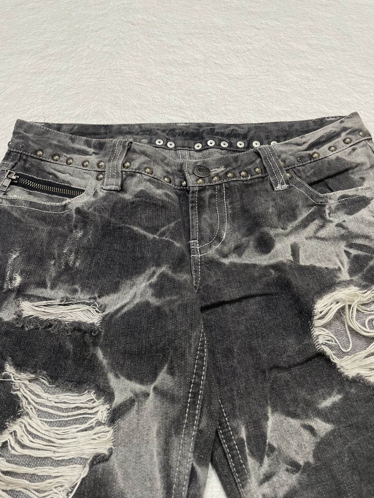 Japanese Brand 2000s Ripped Tie-Dye Washed Black Denim Studed Grunge Y2K Size 32" / US 10 / IT 46 - 5 Thumbnail