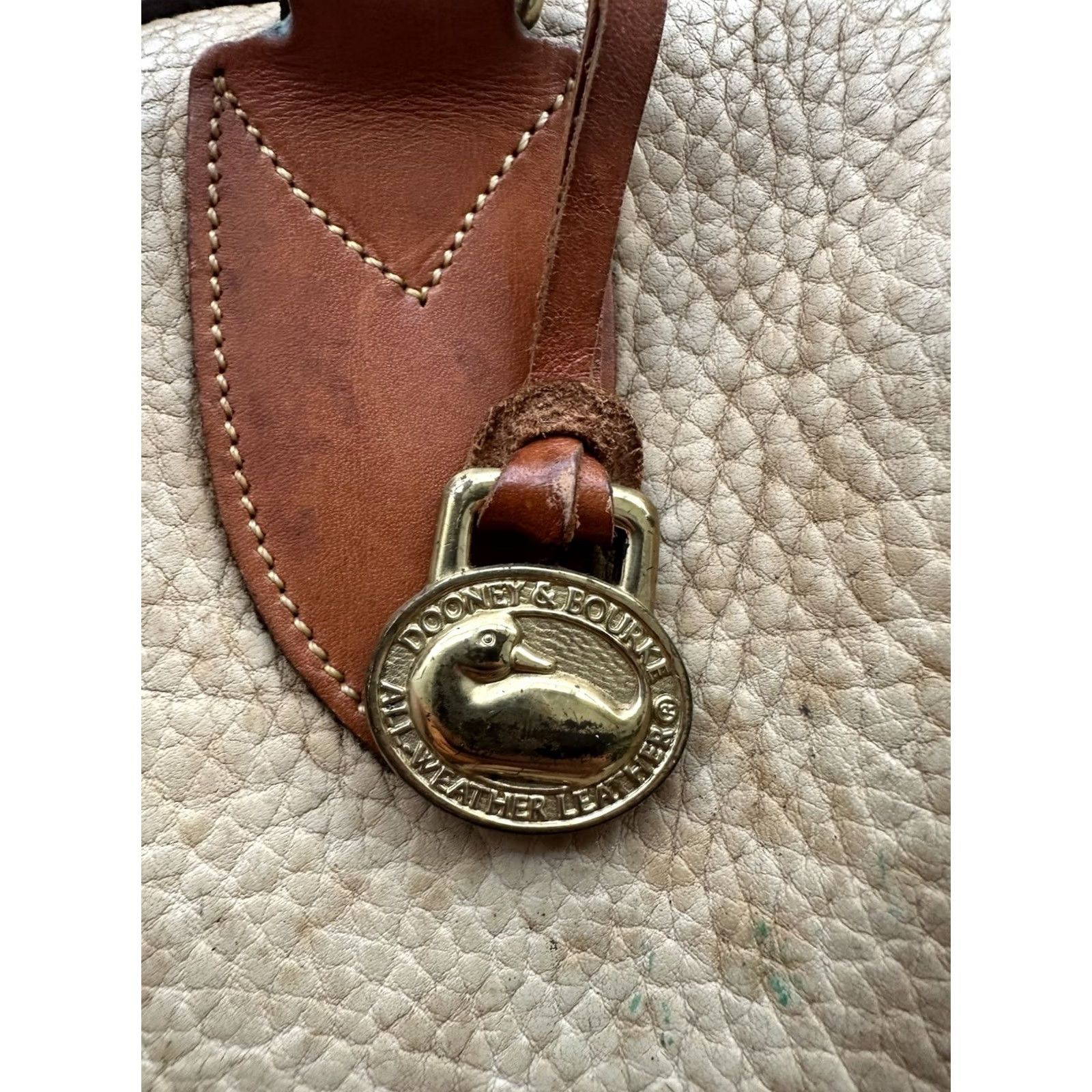 Dooney & Bourke VINTAGE Dooney & Bourke Pebble Leather Purse With Lock Shoulder Bag Cream 80s USA RARE Size ONE SIZE - 3 Thumbnail