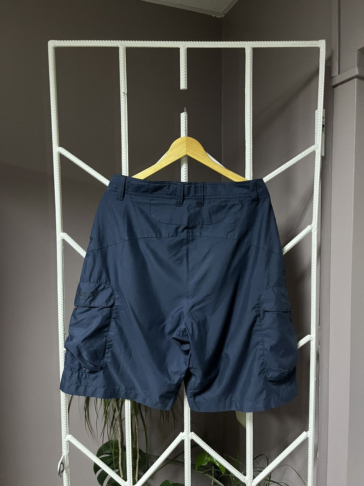 Oakley Vintage Oakley Nylon Baggy Cargo Shorts Size US 34 / EU 50 - 6 Thumbnail
