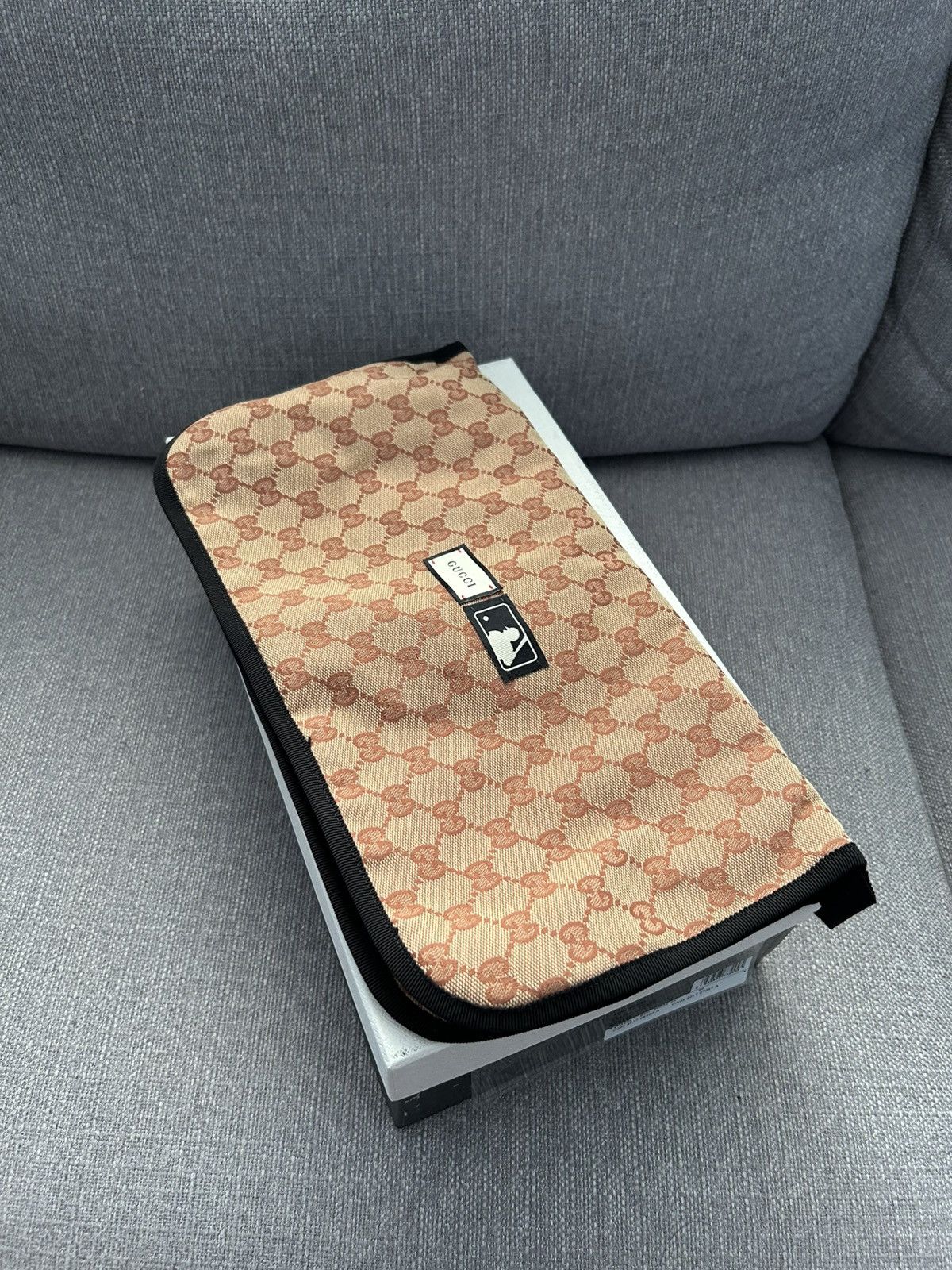 Prada Prada carved logo slides Size US 8 / EU 41 - 12 Thumbnail