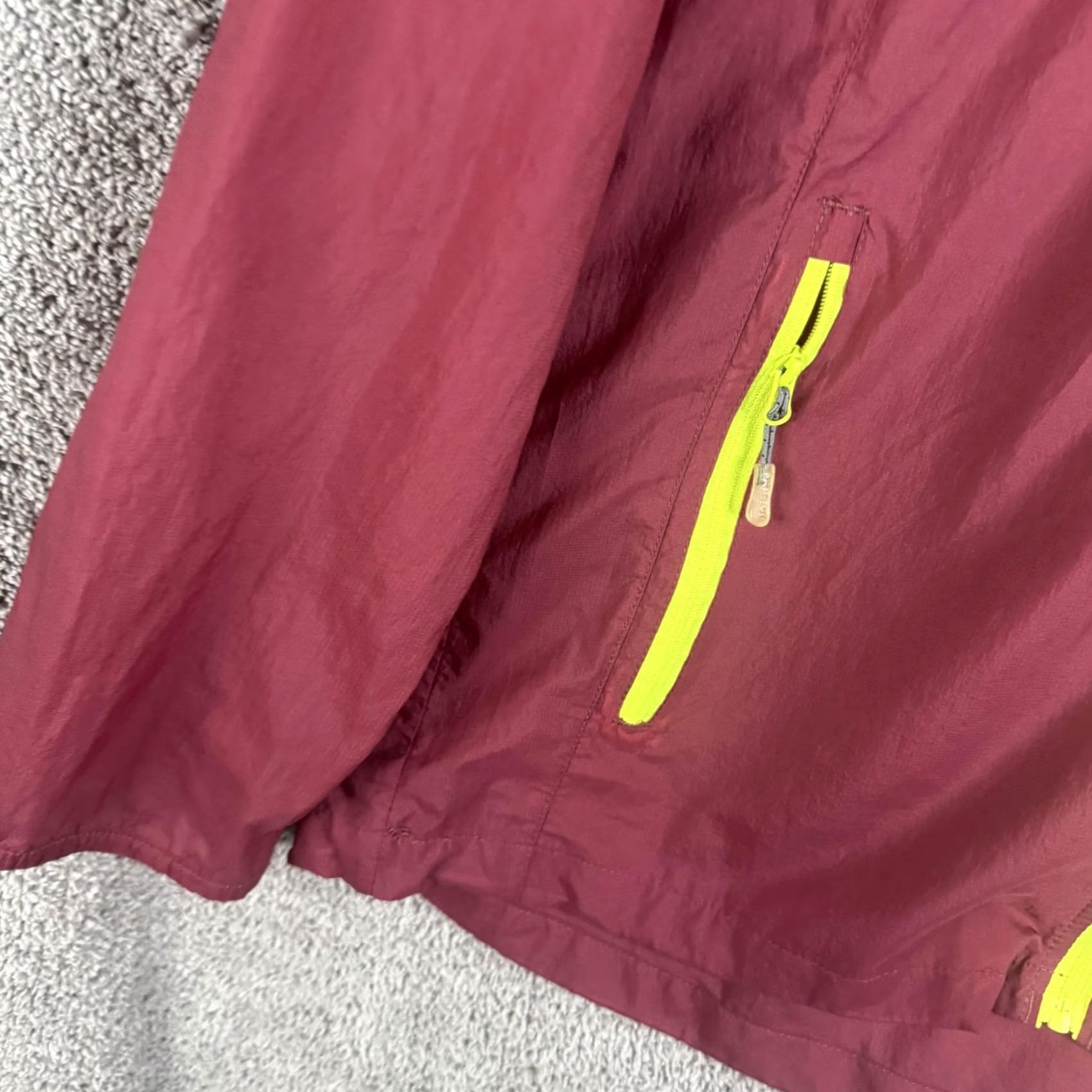 Vintage FLYGAGA Windbreaker Jacket Mens L Red Hooded Full Zip Lightweight Running & Hiking Size US L / EU 52-54 / 3 - 2 Thumbnail