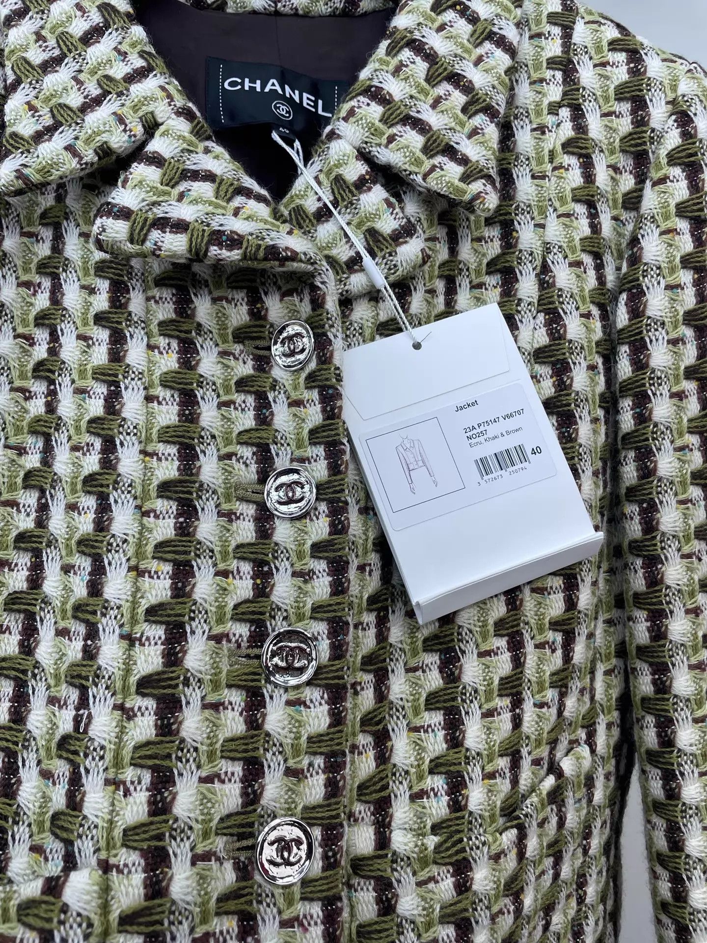 Chanel Chanel 23A Dakar MustardGreen Colorblock Silver Jkt 40 99NWT Size M / US 6-8 / IT 42-44 - 4 Thumbnail