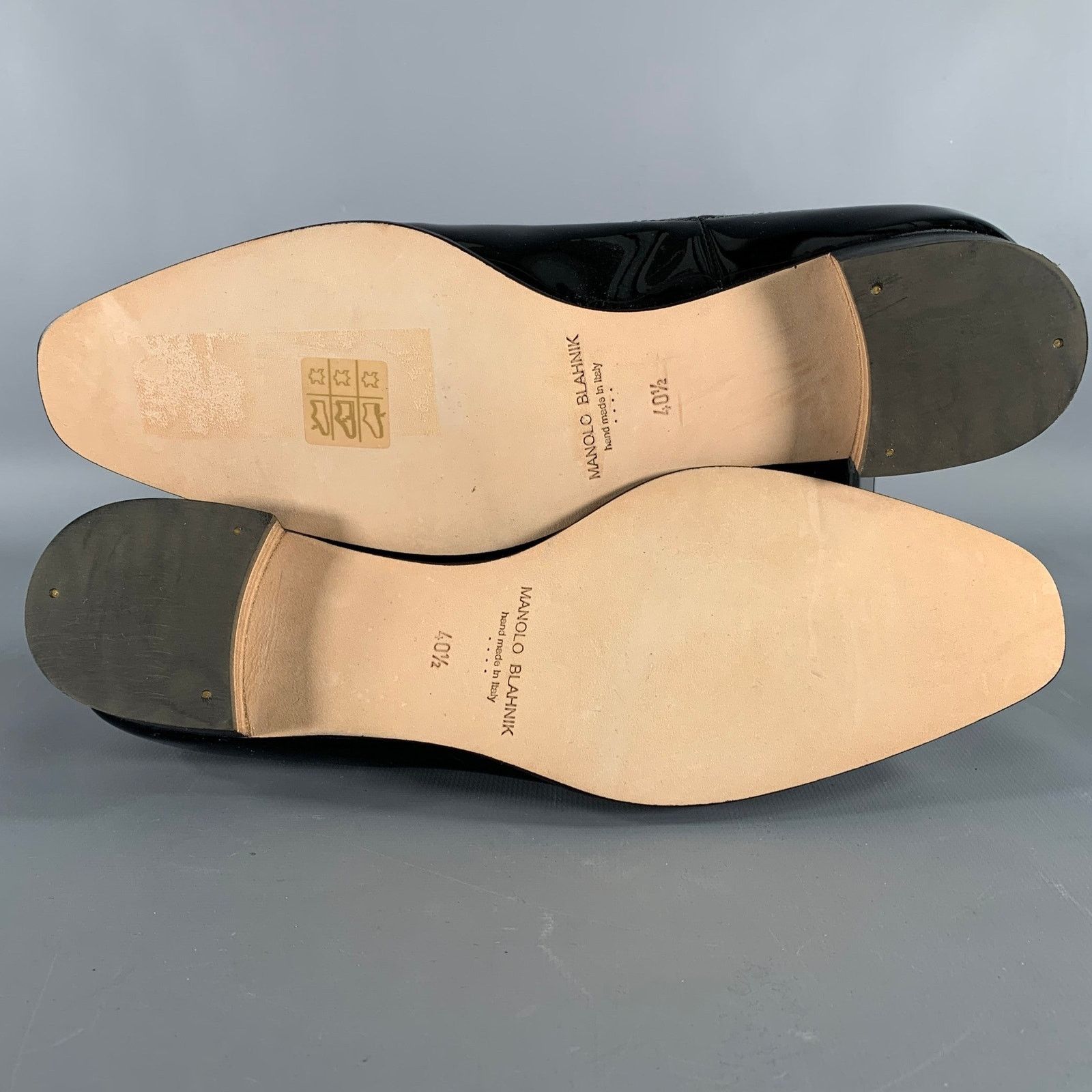 Manolo Blahnik 10.5 Black Perforated Patent Leather Cap Toe Shoes Size US 10.5 / IT 40.5 - 6 Thumbnail