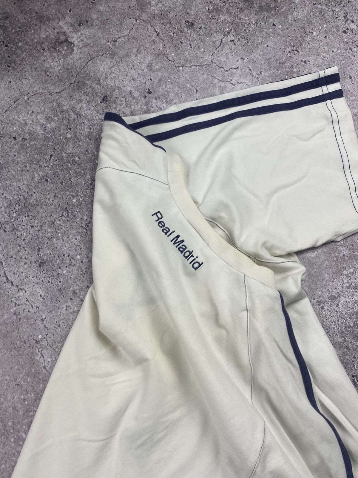 Adidas × Vintage Vintage Adidas Real Madrid Y2K soccer cotton oversized shirt Size US L / EU 52-54 / 3 - 5 Thumbnail