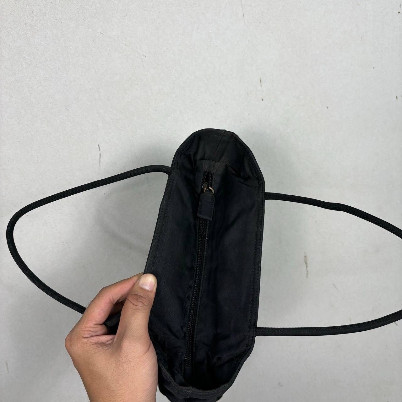 Prada Prada Tessuto Vintage 90s Nylon Tote Bag Black Authentic Size ONE SIZE - 8 Thumbnail