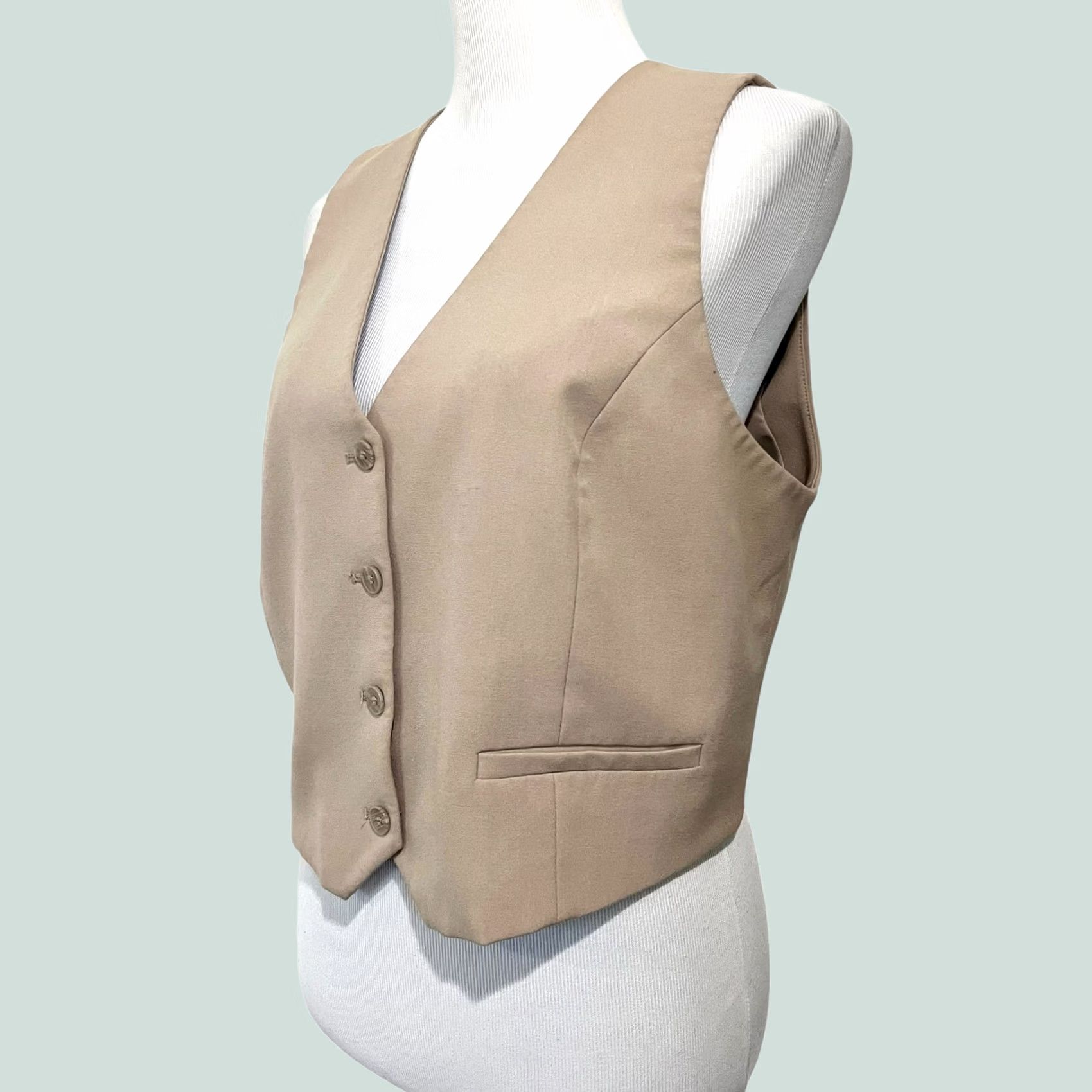 H&M H&M Women’s Button Vest Beige Classic Vest L Adult Regular Beig e? Size L / US 10 / IT 46 - 1 Thumbnail