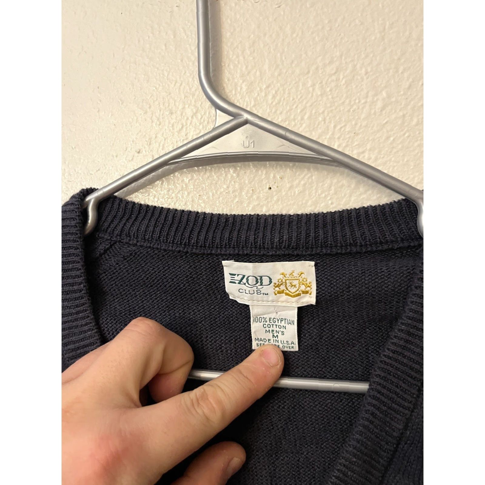 Izod VINTAGE IZOD Club Golf V-Neck Sweater Blue Men's M United States Cotton Knit Pullover Long Sleeve Solid Logo 70s Outdoor Preppy USA Mens Size US M / EU 48-50 / 2 - 3 Thumbnail