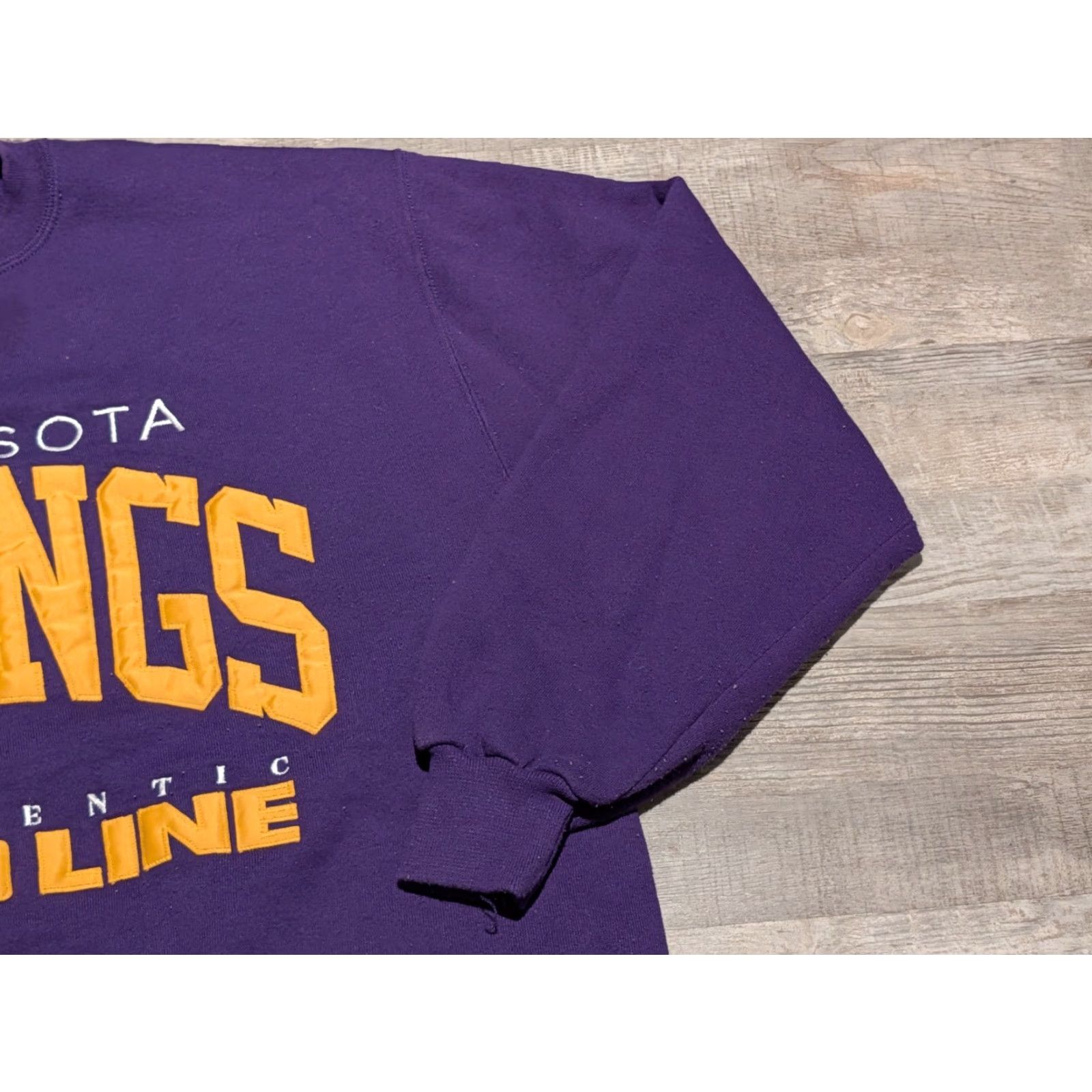 Russell Athletic VINTAGE Russell Athletic Pro Line Minnesota Vikings Crewneck Sweatshirt Mens Medium Purple Embroidered Logo USA Made Heavyweight Fleece Lined Pullover Size US M / EU 48-50 / 2 - 6 Thumbnail