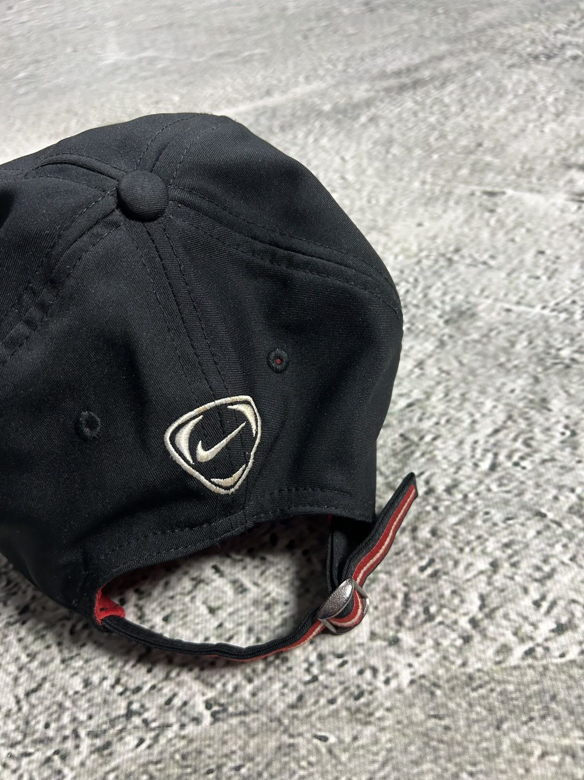 Nike × Vintage Nike Manchester United Black Cap Vintage Size ONE SIZE - 4 Thumbnail