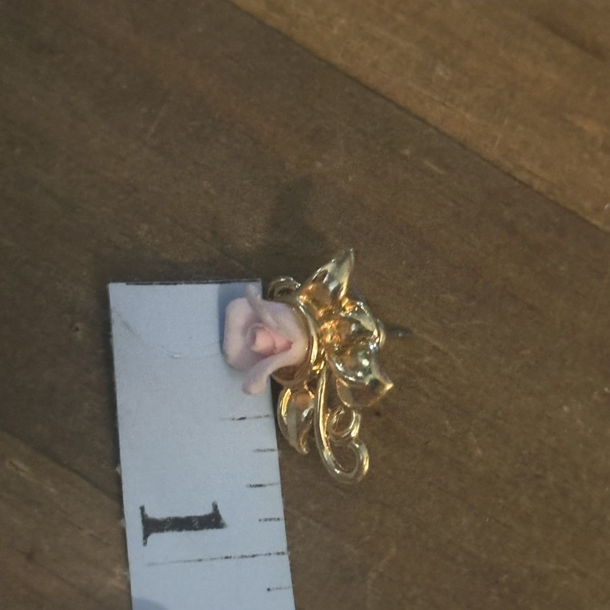 Other × Vintage Vintage 90’s Avon gold tone porcelain rose earrings Size ONE SIZE - 3 Thumbnail