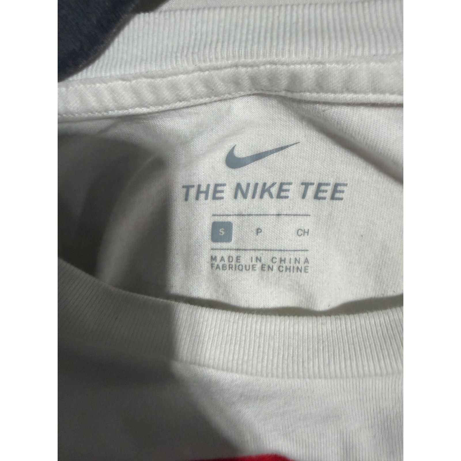 Nike Nike NSW Graphic Shirt White Red Swoosh Streetwear sz small Size US S / EU 44-46 / 1 - 5 Thumbnail
