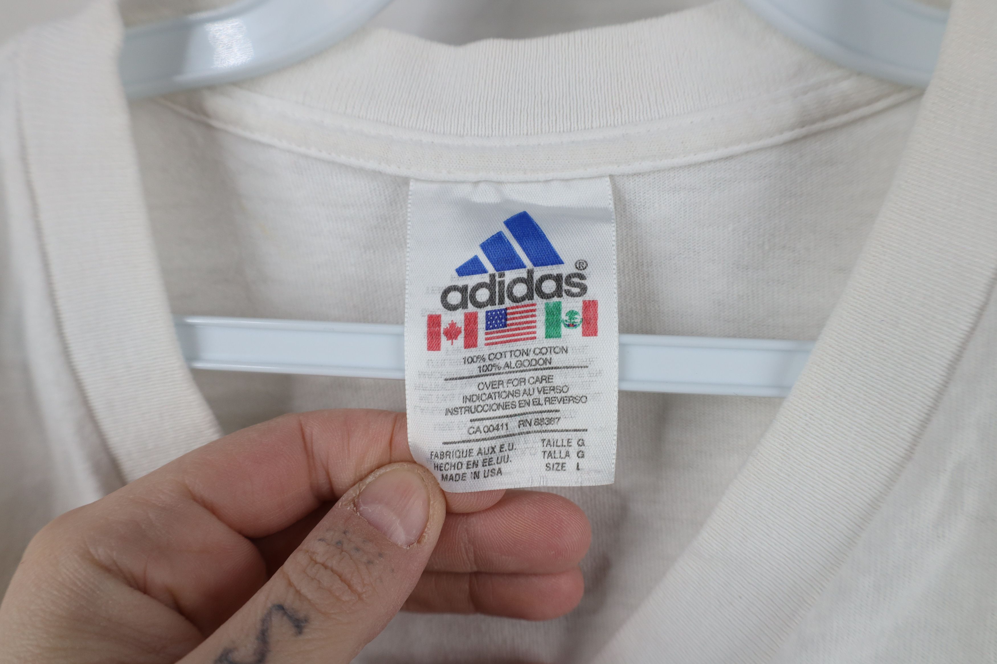 Adidas × Vintage Vintage 90s Adidas Spell Out V-Neck T-Shirt White USA Size US L / EU 52-54 / 3 - 7 Thumbnail