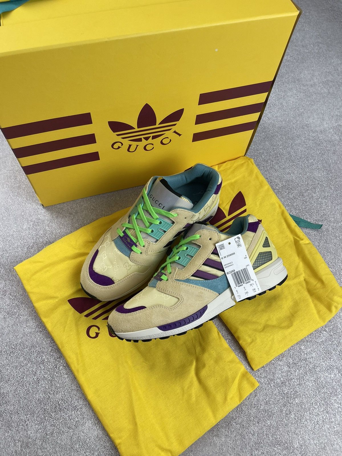 GUCCI
花デザインの片耳用ピアス NEW GUCCI x ADIDAS ZX 8000 'AQUA GG MONOGRAM