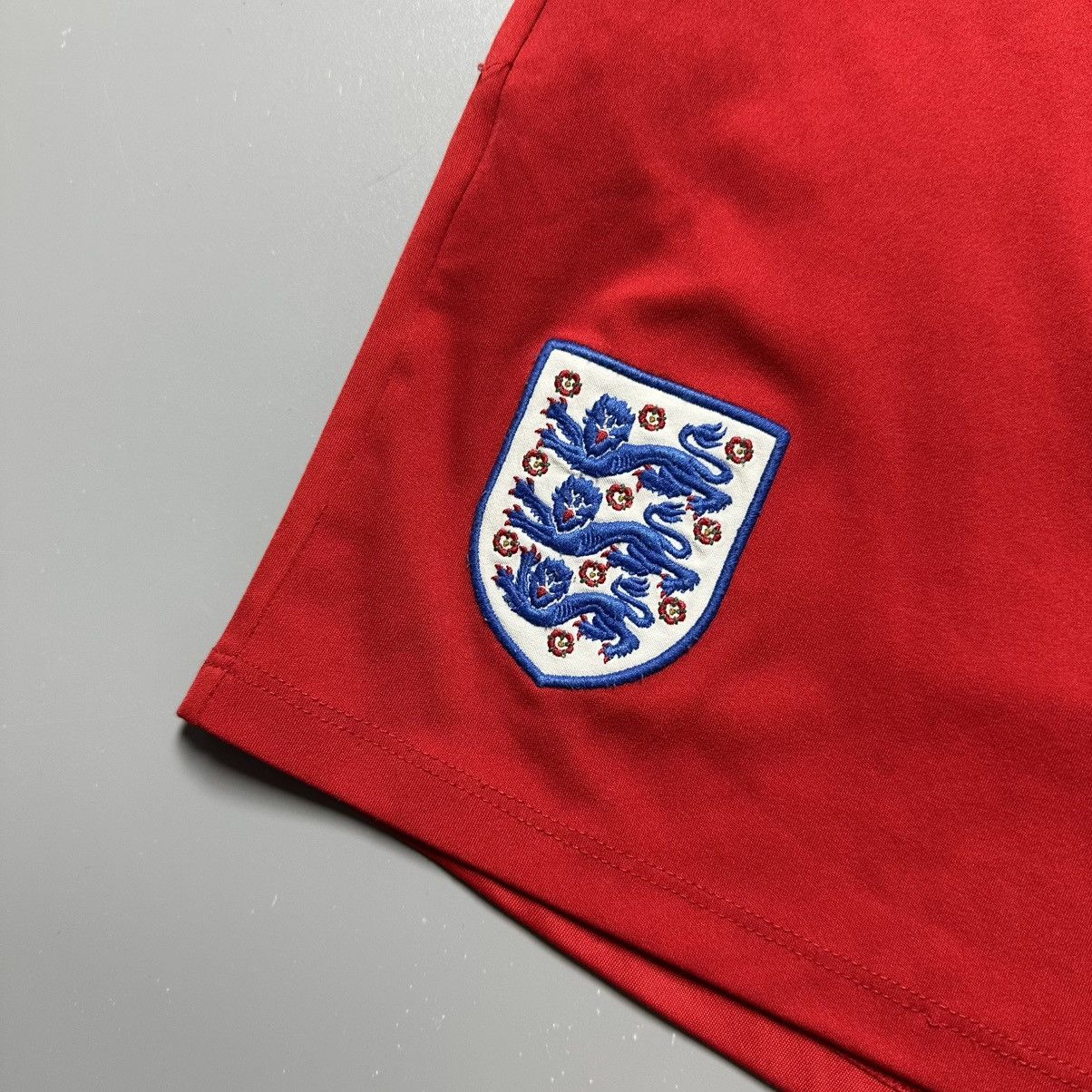 Umbro ENGLAND UMBRO 2010 WORLD CUP FOOTBALL TRAINING SHORTS Size US 37 - 2 Thumbnail