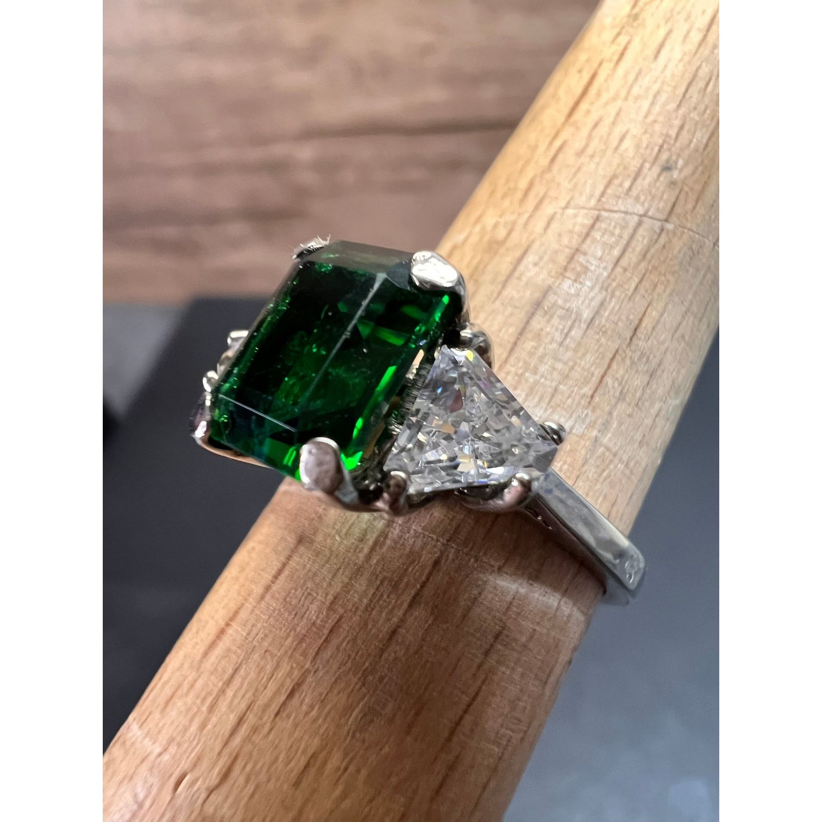 Other Vintage synthetic emerald 925 silver ring size 7 Size ONE SIZE - 10 Thumbnail
