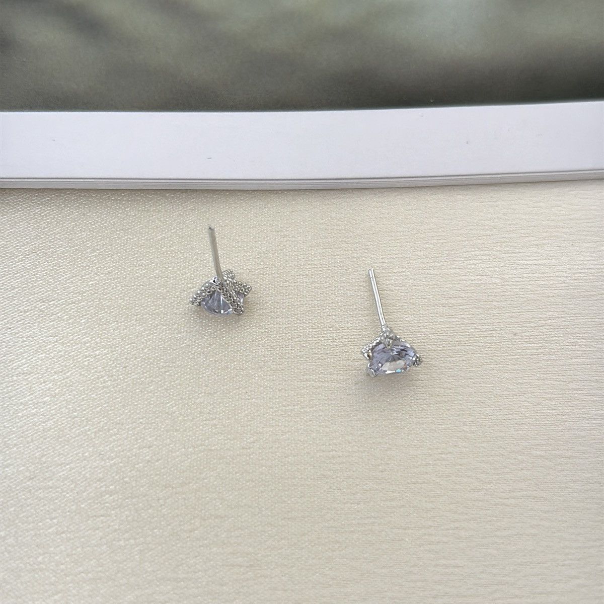 Other 6mm Dragon Claw CZ Stud Earrings for Men Women Streetwear Size ONE SIZE - 6 Thumbnail
