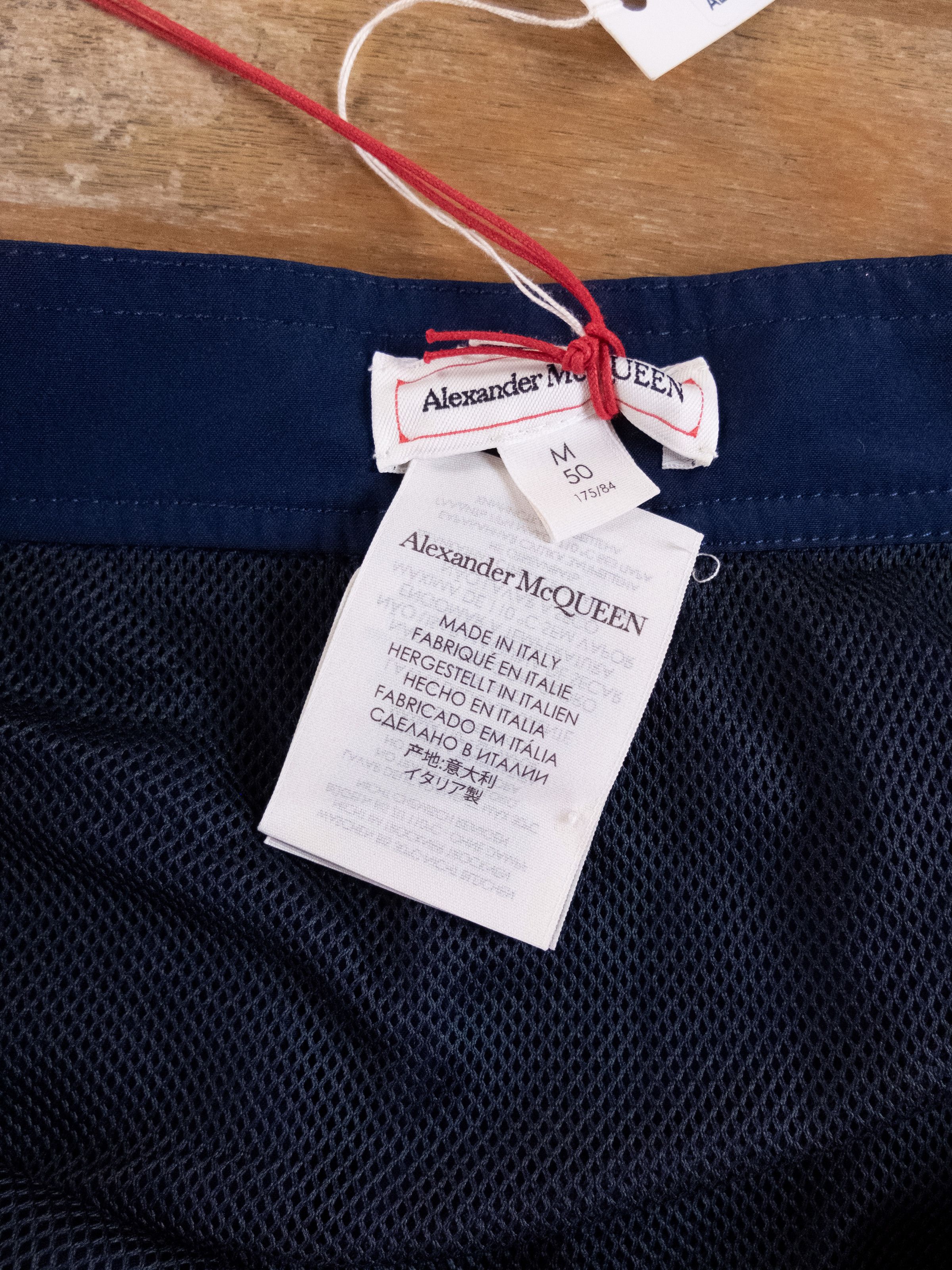 Alexander McQueen ALEXANDER MCQUEEN navy blue gothic A logo swim shorts Medium Size US 34 / EU 50 - 5 Thumbnail