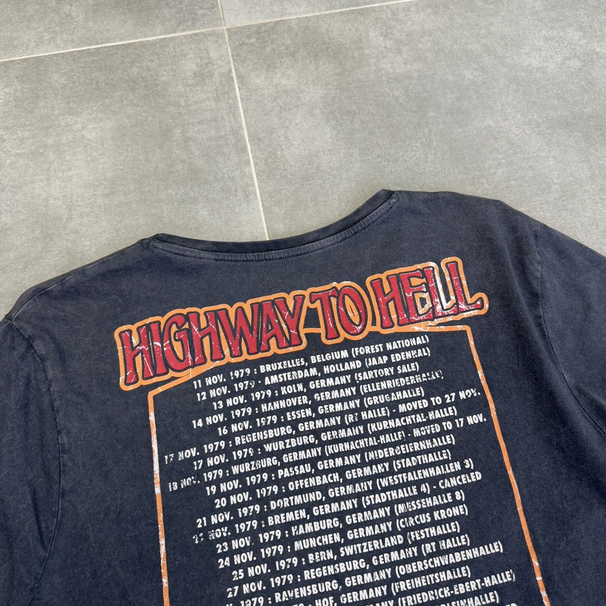 AC/DC × Band Tees AC/DC Highway To Hell 1979 World Tour Retro T-Shirt Size M Size US M / EU 48-50 / 2 - 16 Thumbnail