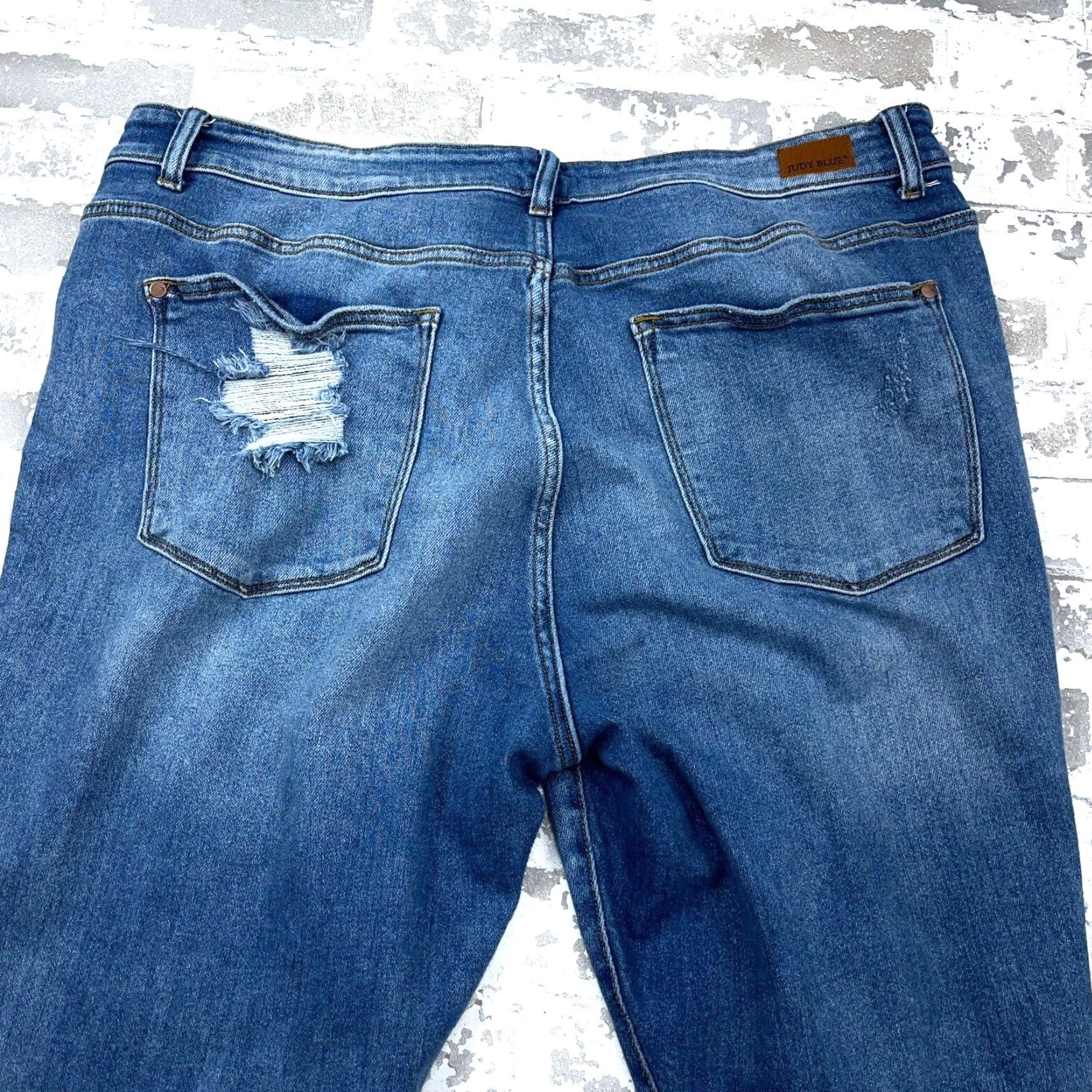 Vintage Judy Blue Jeans Women 22W Boyfriend Fit Jeans Medium Wash Blue Distressed Stretch 5-Pocket Size 40" / US 18 - 4 Thumbnail
