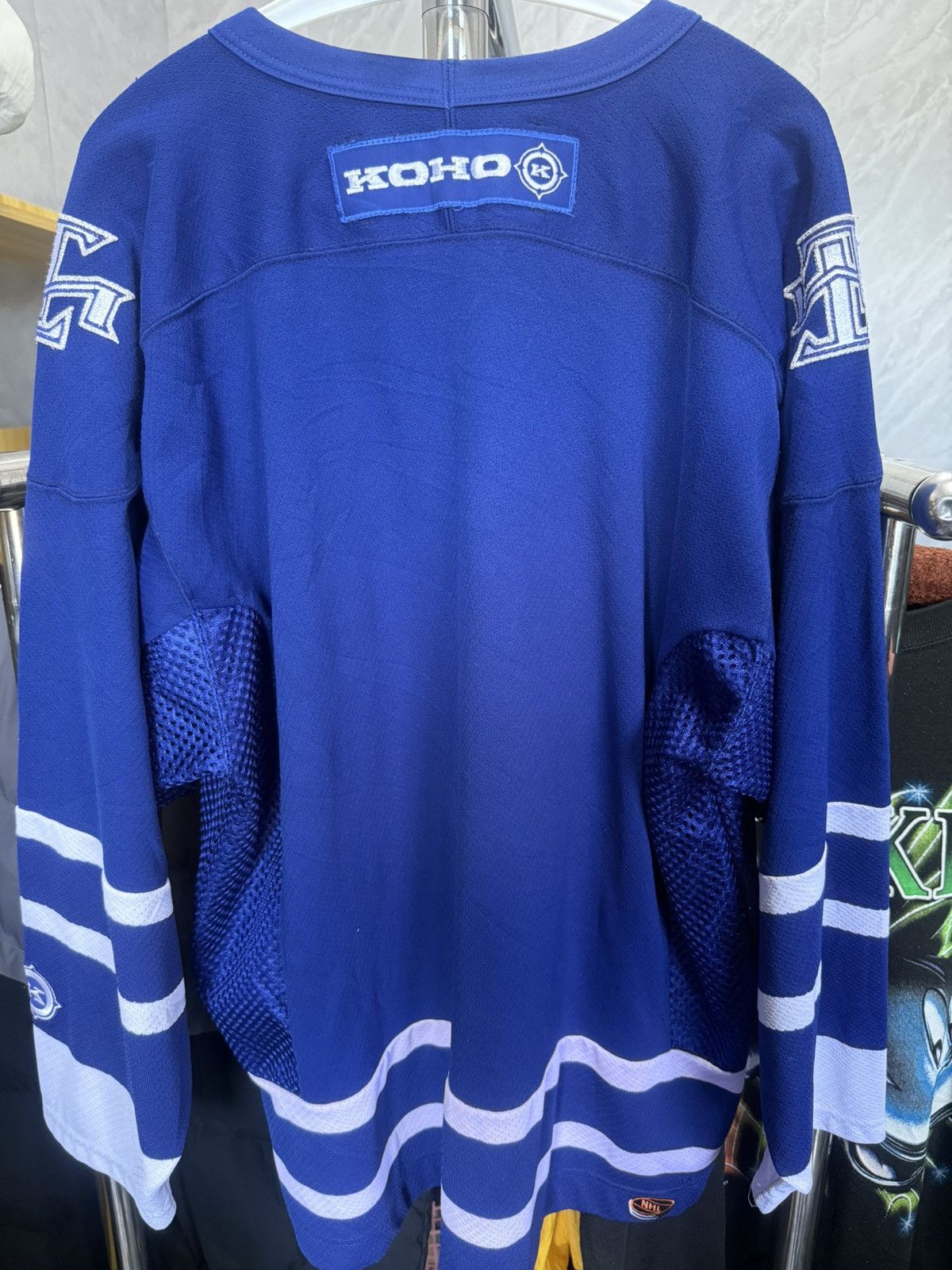 Koho VINTAGE 90s' TORONTO MAPLE LEAFS NHL SIZE L JERSEY BY KOHO Size US L / EU 52-54 / 3 - 4 Thumbnail