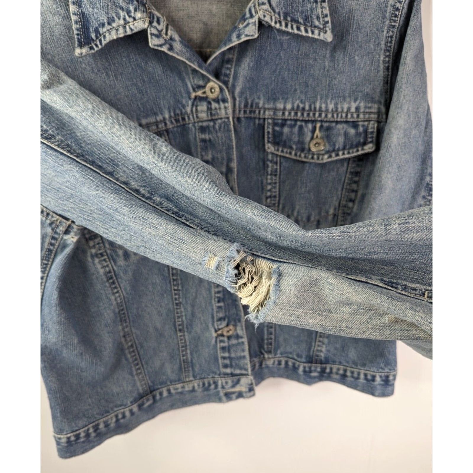 Faded Glory Faded Glory Denim Jacket Distressed Short Button Closure Women's L Medium Wash Indigo Vintage 90s Classic Collared Jacket Size L / US 10 / IT 46 - 6 Thumbnail