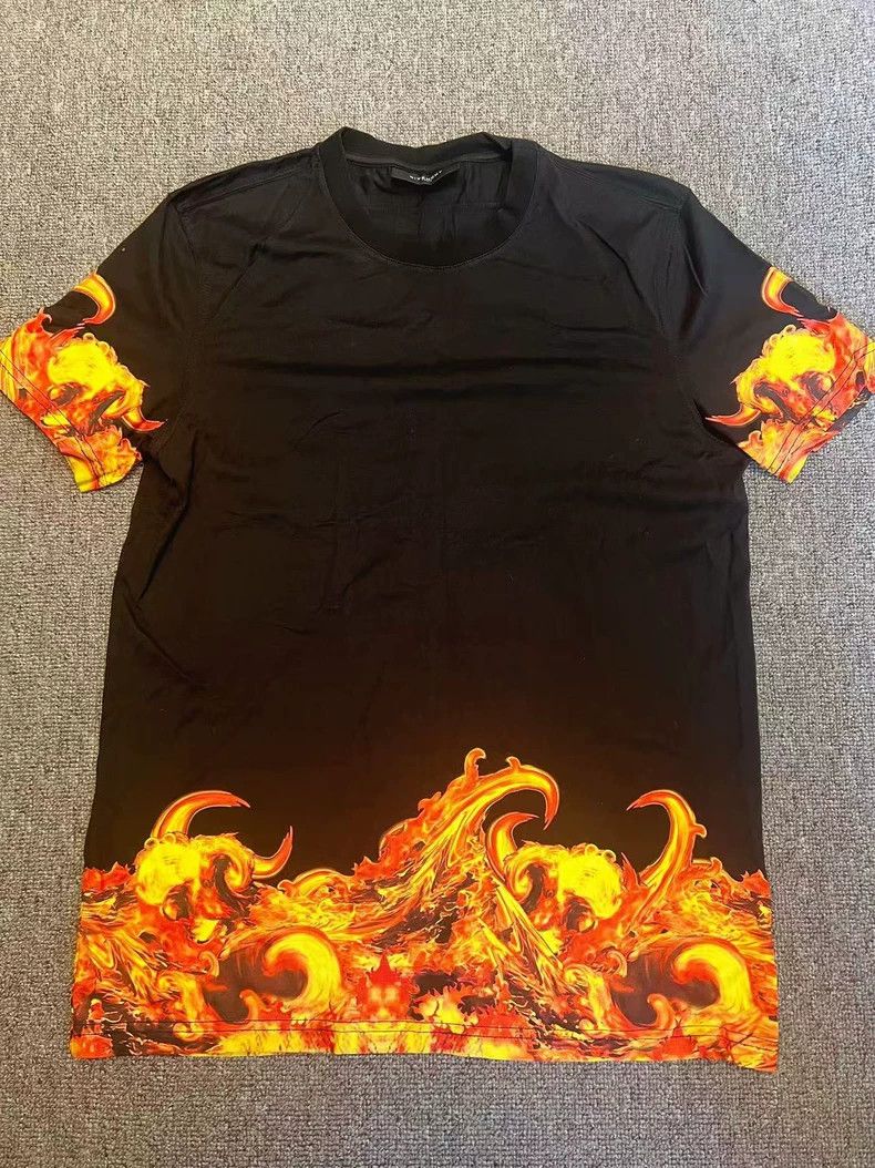 Givenchy Givenchy Flame Hem Short Sleeve T-Shirt (Size S) Size US S / EU 44-46 / 1 - 1 Thumbnail