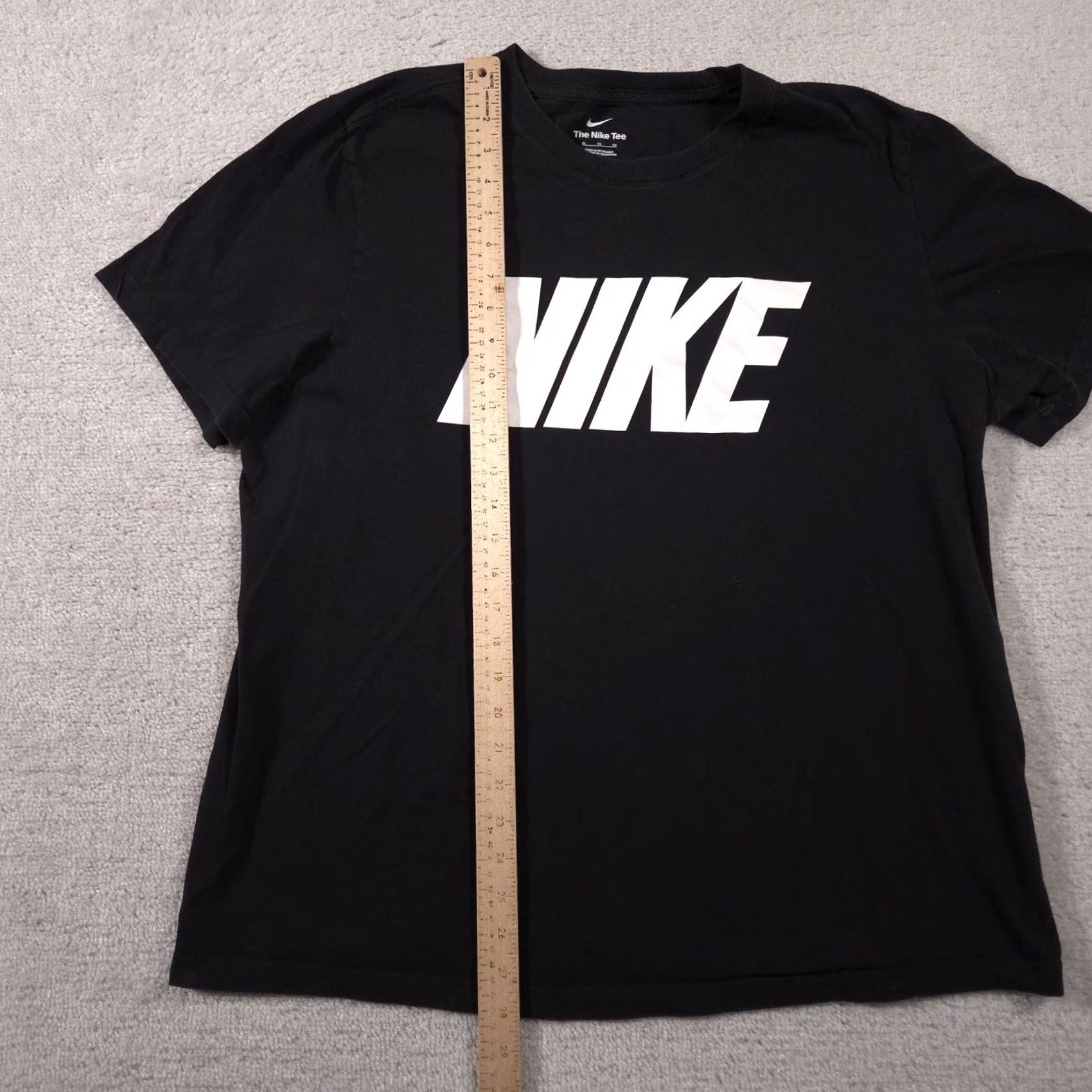 Nike Nike Shirt Mens XL Black The Nike Tee Graphic Short Sleeve Logo Crew Neck NIKE Shirt Mens XL Black Size US XL / EU 56 / 4 - 7 Thumbnail
