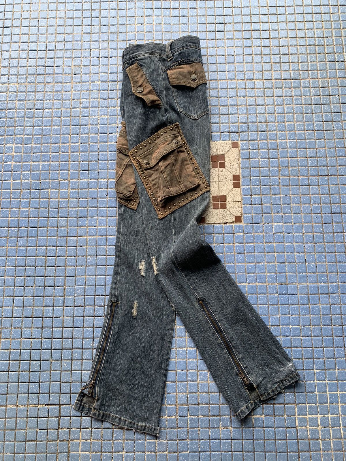 If Six Was Nine How hand jam studded camo distressed flared cargo pants Size US 31 - 9 Thumbnail