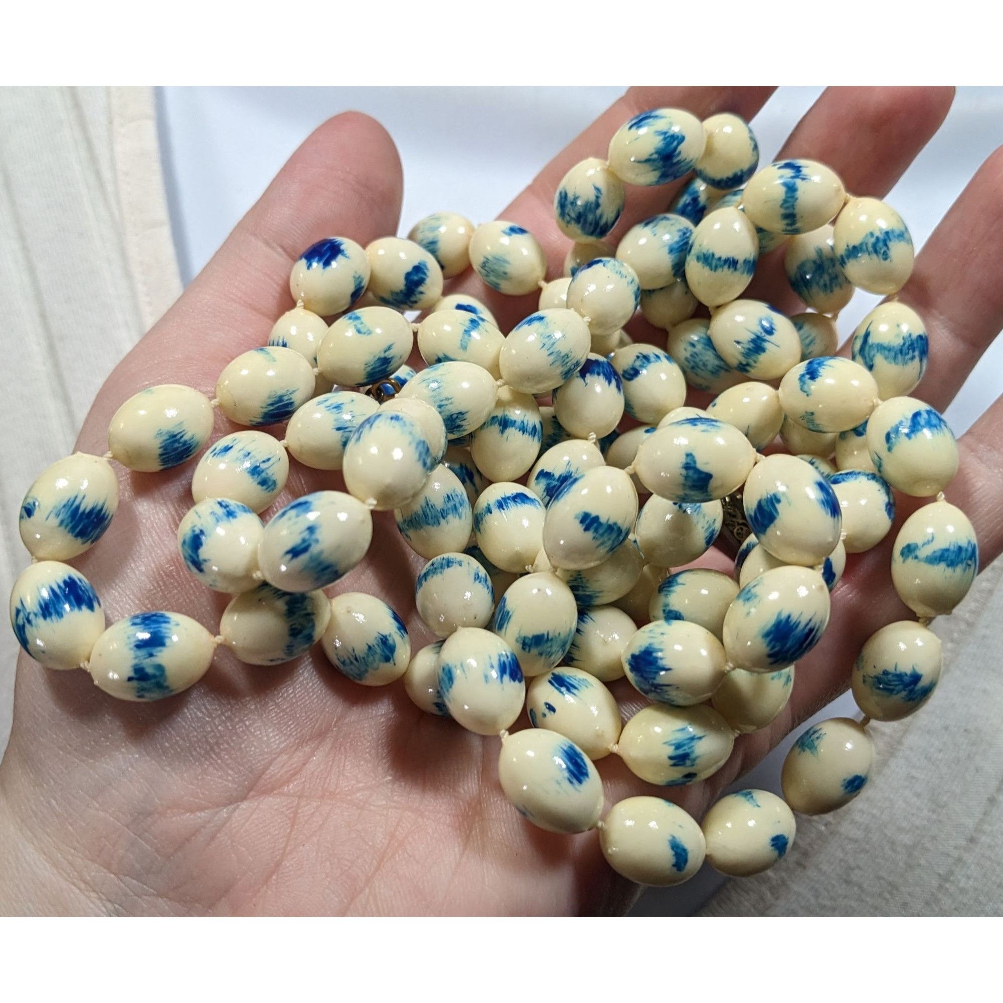 Other Vintage Hand Painted Acrylic Blue And White Beaded Necklace Size ONE SIZE - 7 Thumbnail