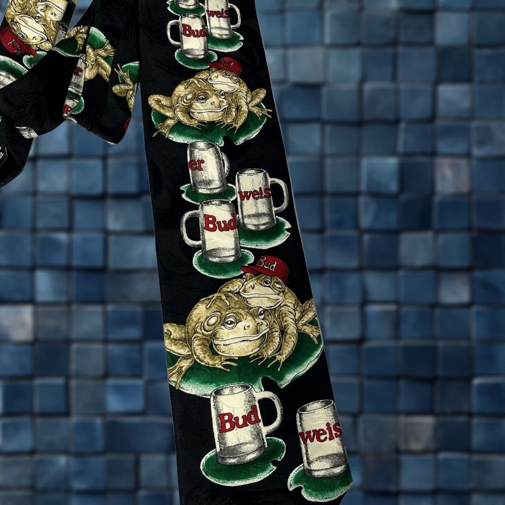 Budweiser VINTAGE Anheuser Busch Frog Silk Tie 1990s Mens Maroon 55" Neck Tie Novelty Frog Theme Size ONE SIZE - 1 Thumbnail
