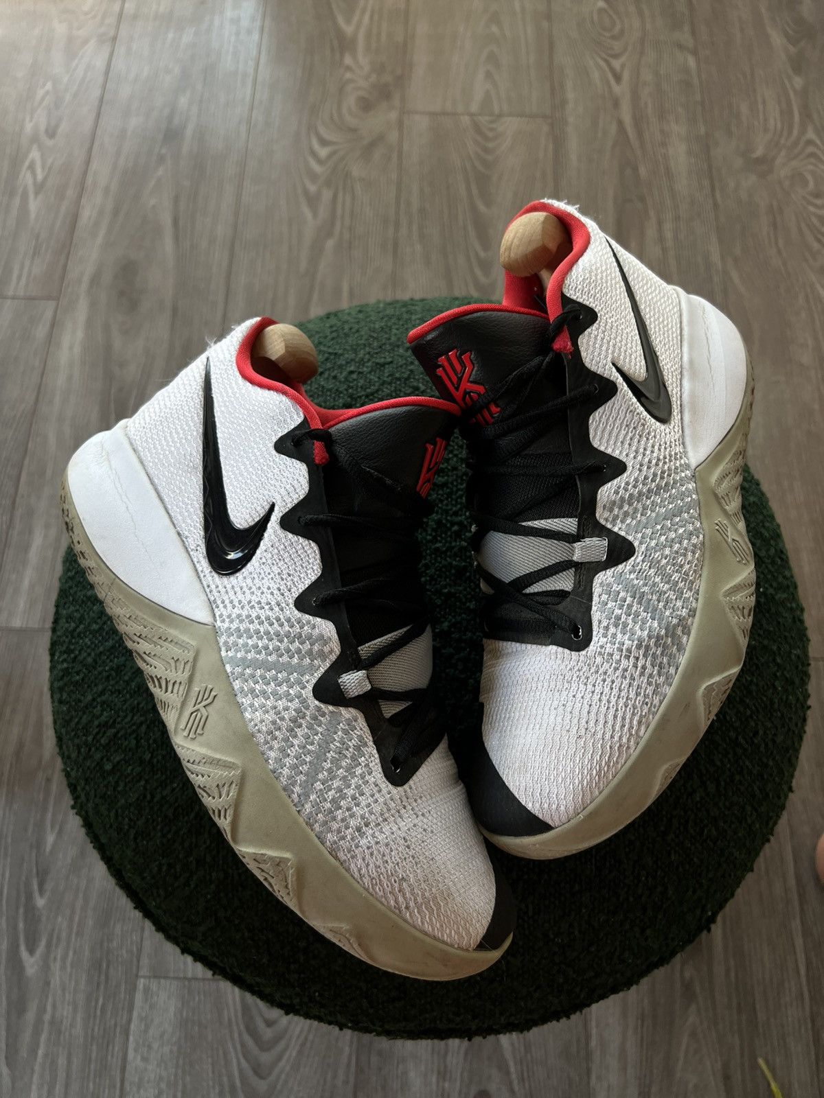 Nike Nike Kyrie Flytrap White/ Black/ Red Pro Basketball Sneakers Size US 10 / EU 43 - 7 Thumbnail