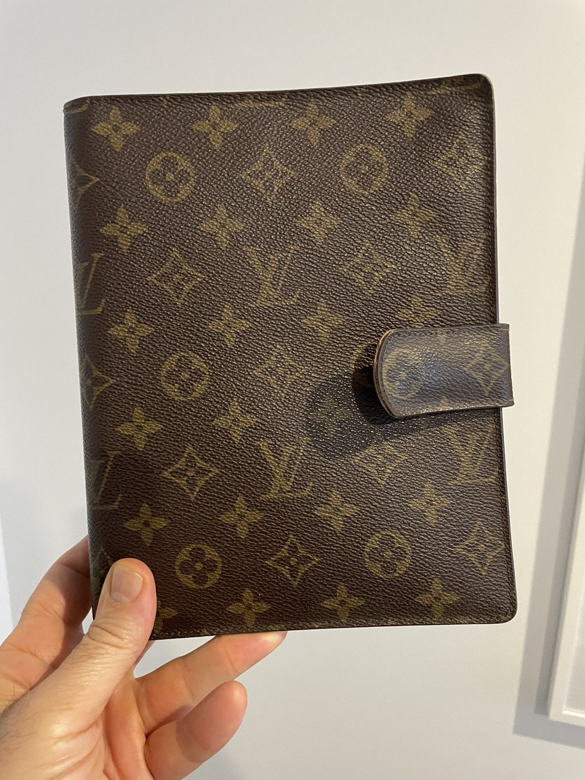 Louis Vuitton Large ring Agenda cover Size 44 - 1 Thumbnail