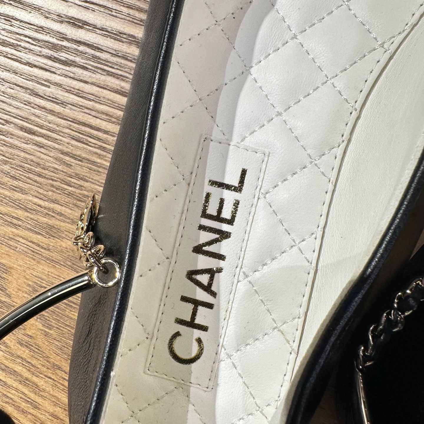Chanel Chanel apr252 unused sheepskin gold chain flat women's 38 Size US 7.5 / IT 37.5 - 6 Thumbnail