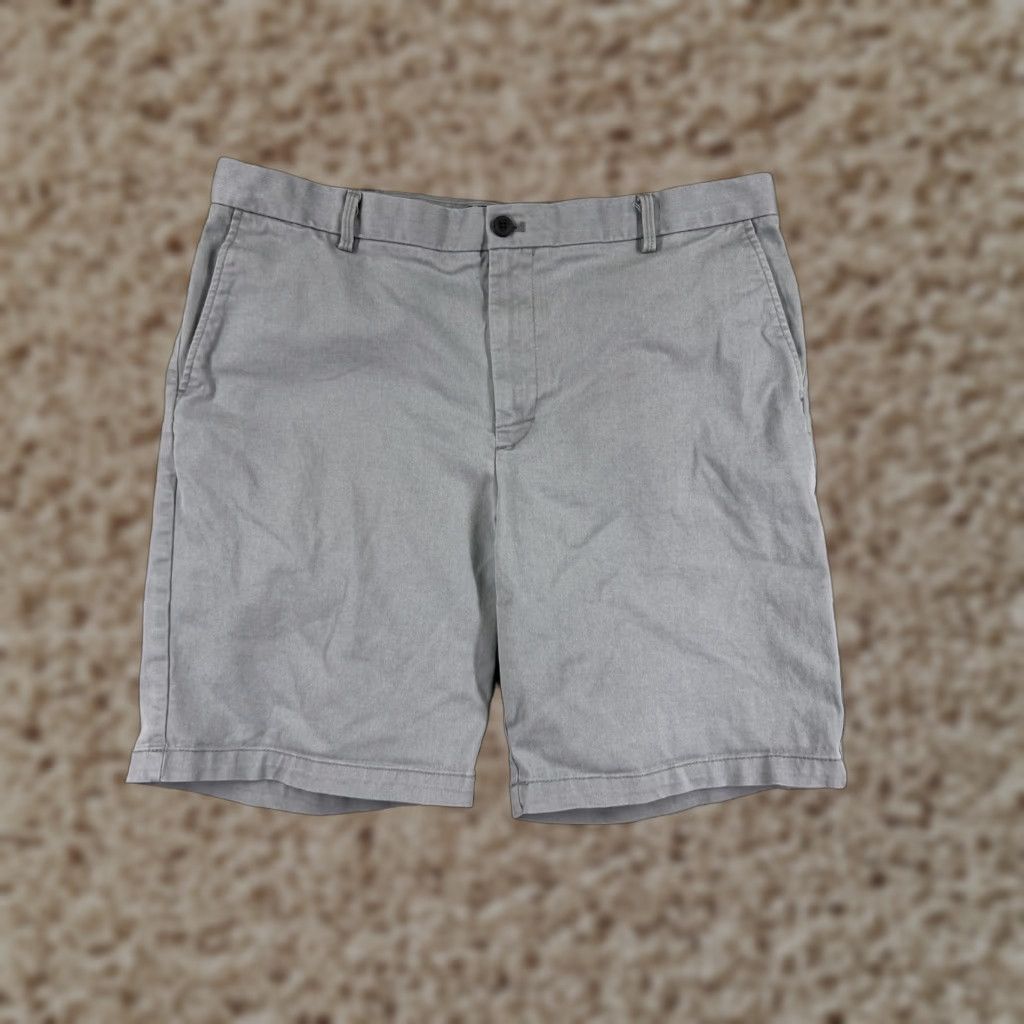 Izod IZOD Shorts Men's 36 Gray Chino Golf Casual Cotton Blend Regular Fit Size US 36 / EU 52 - 1 Thumbnail