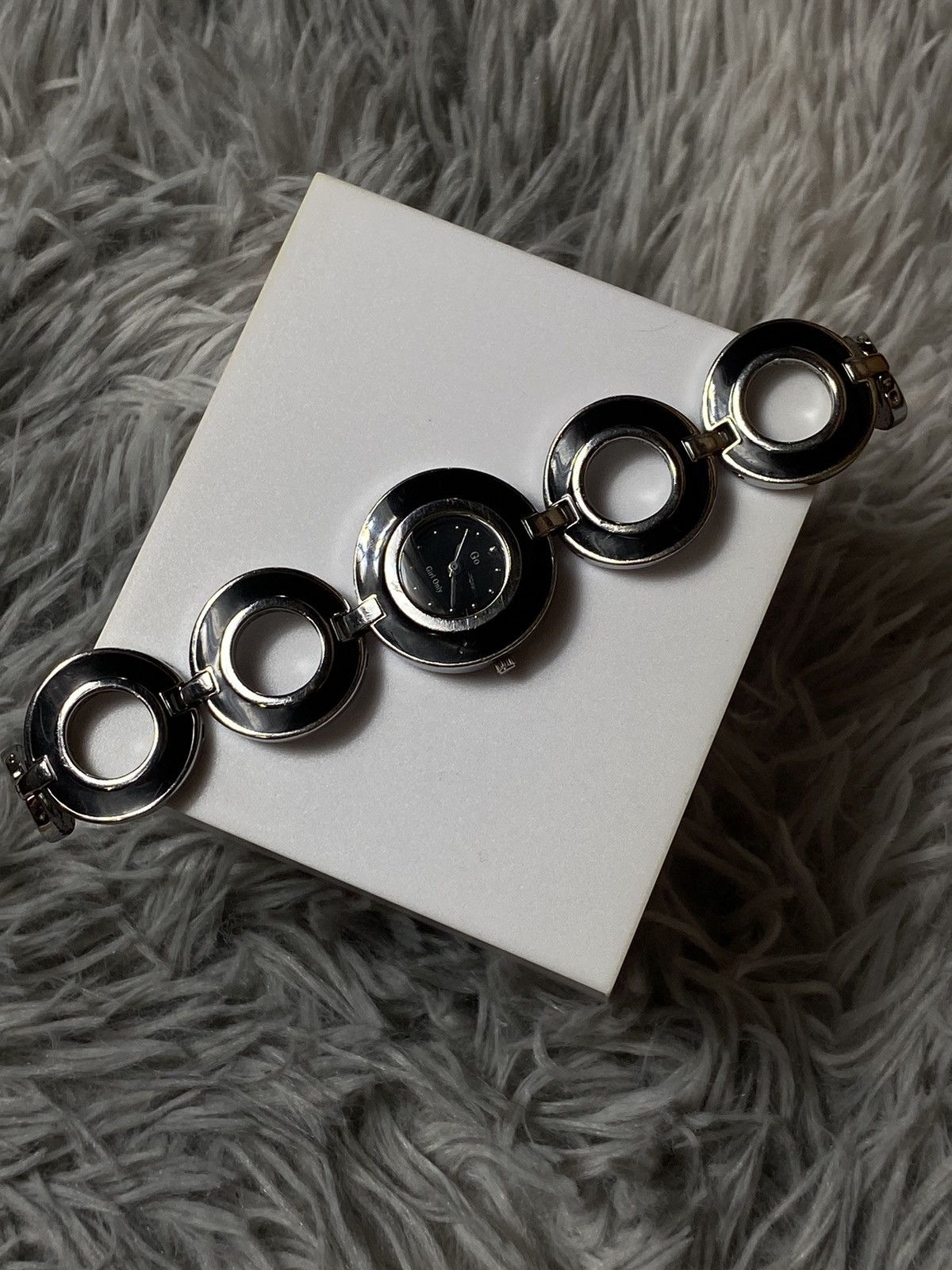 Hysteric Glamour Bold Circle-Link Bracelet Watch - Elegant Design Size ONE SIZE - 2 Thumbnail
